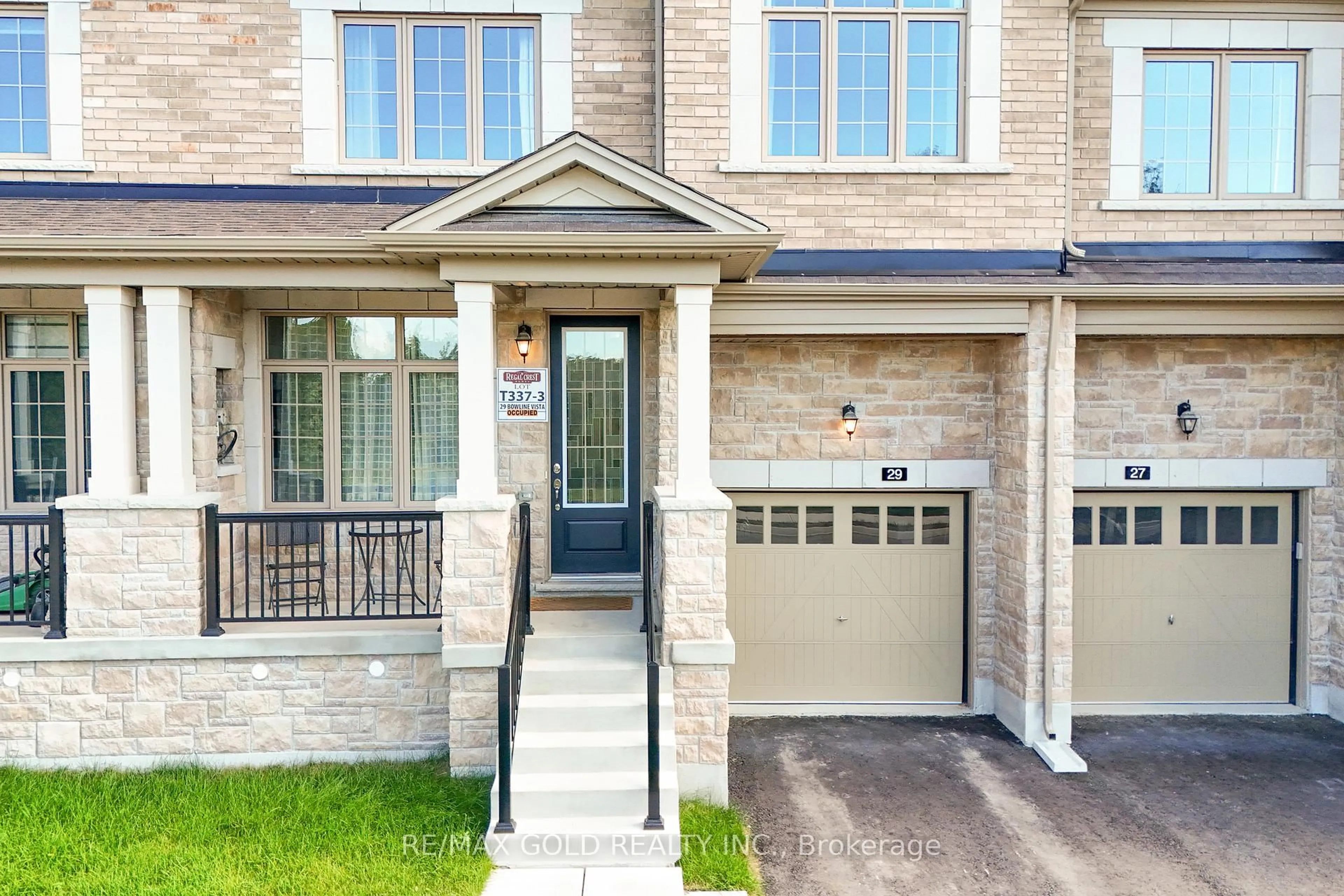 Home with brick exterior material, street for 29 Bowlin Vista, East Gwillimbury Ontario L9N 0W2