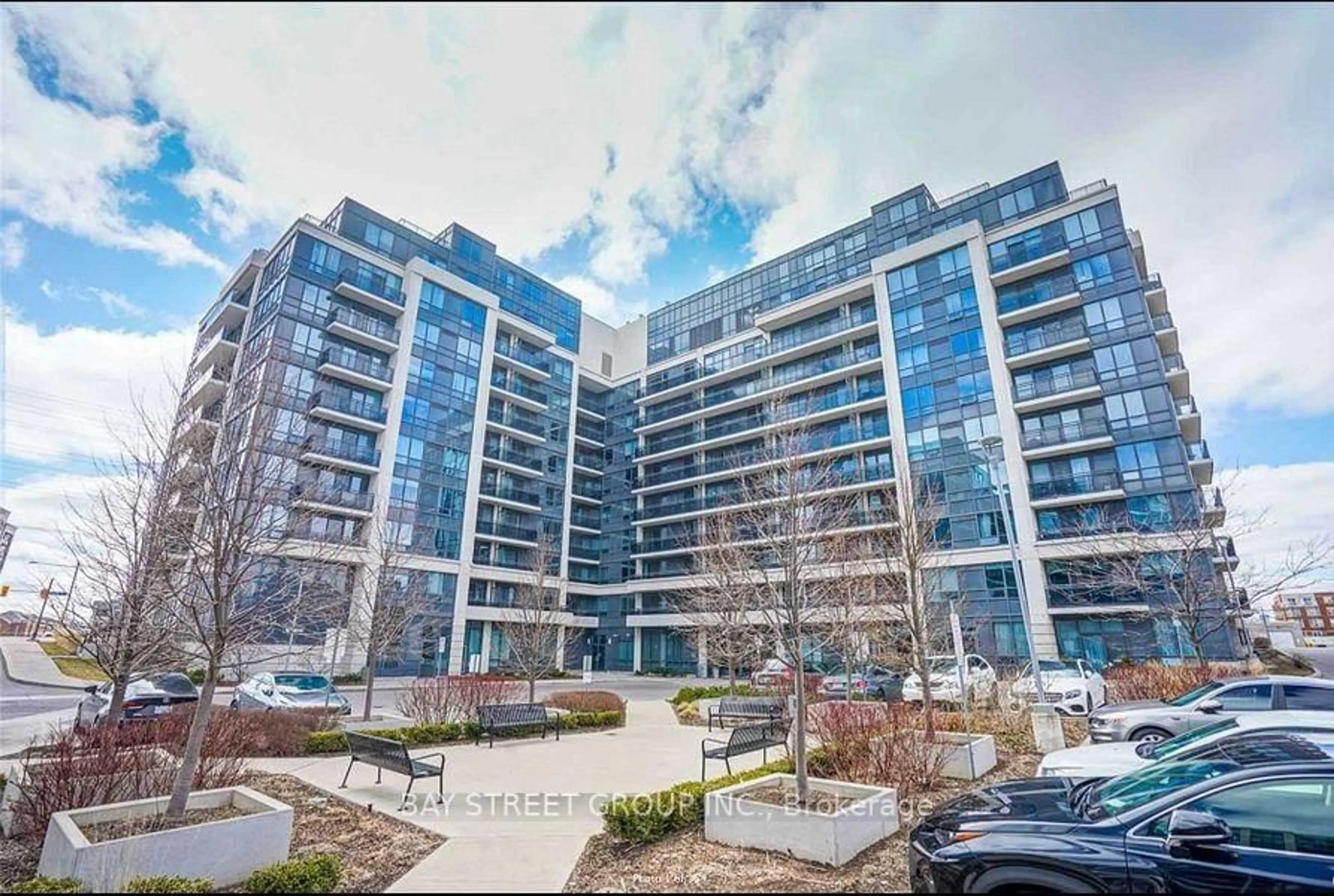 A pic from outside/outdoor area/front of a property/back of a property/a pic from drone, building for 370 Highway 7 E #925, Richmond Hill Ontario L4B 0C4