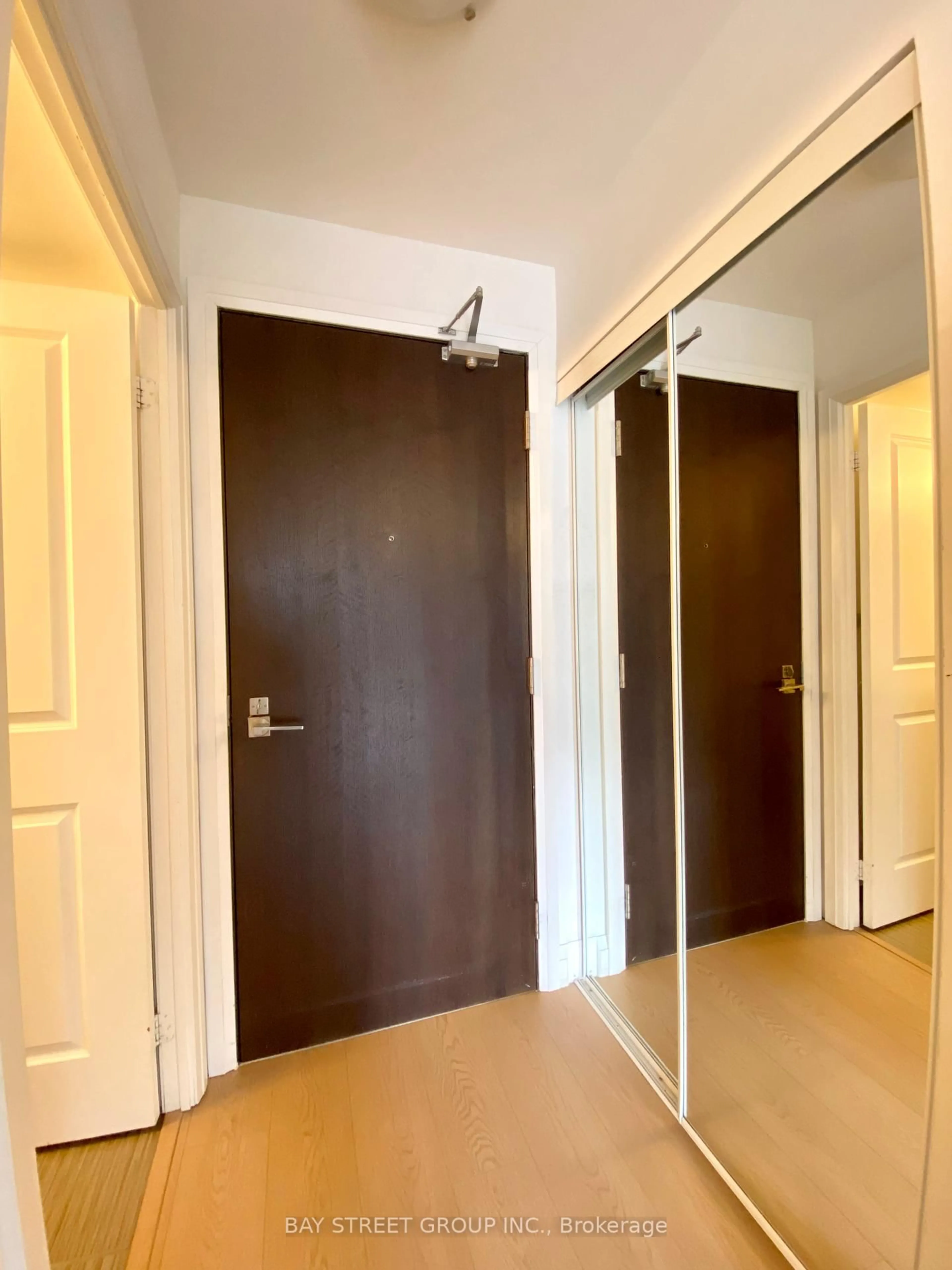Indoor foyer for 370 Highway 7 E #925, Richmond Hill Ontario L4B 0C4