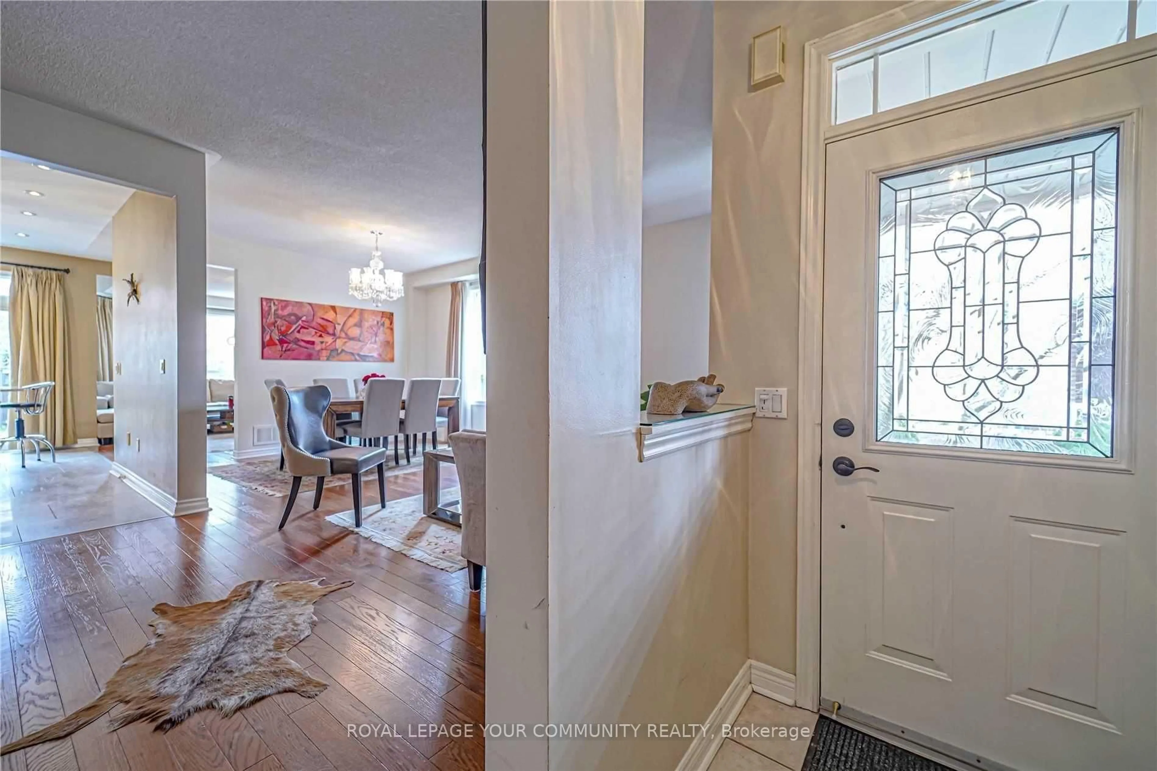 Indoor entryway for 106 Snowy Meadow Ave, Richmond Hill Ontario L4E 3X8