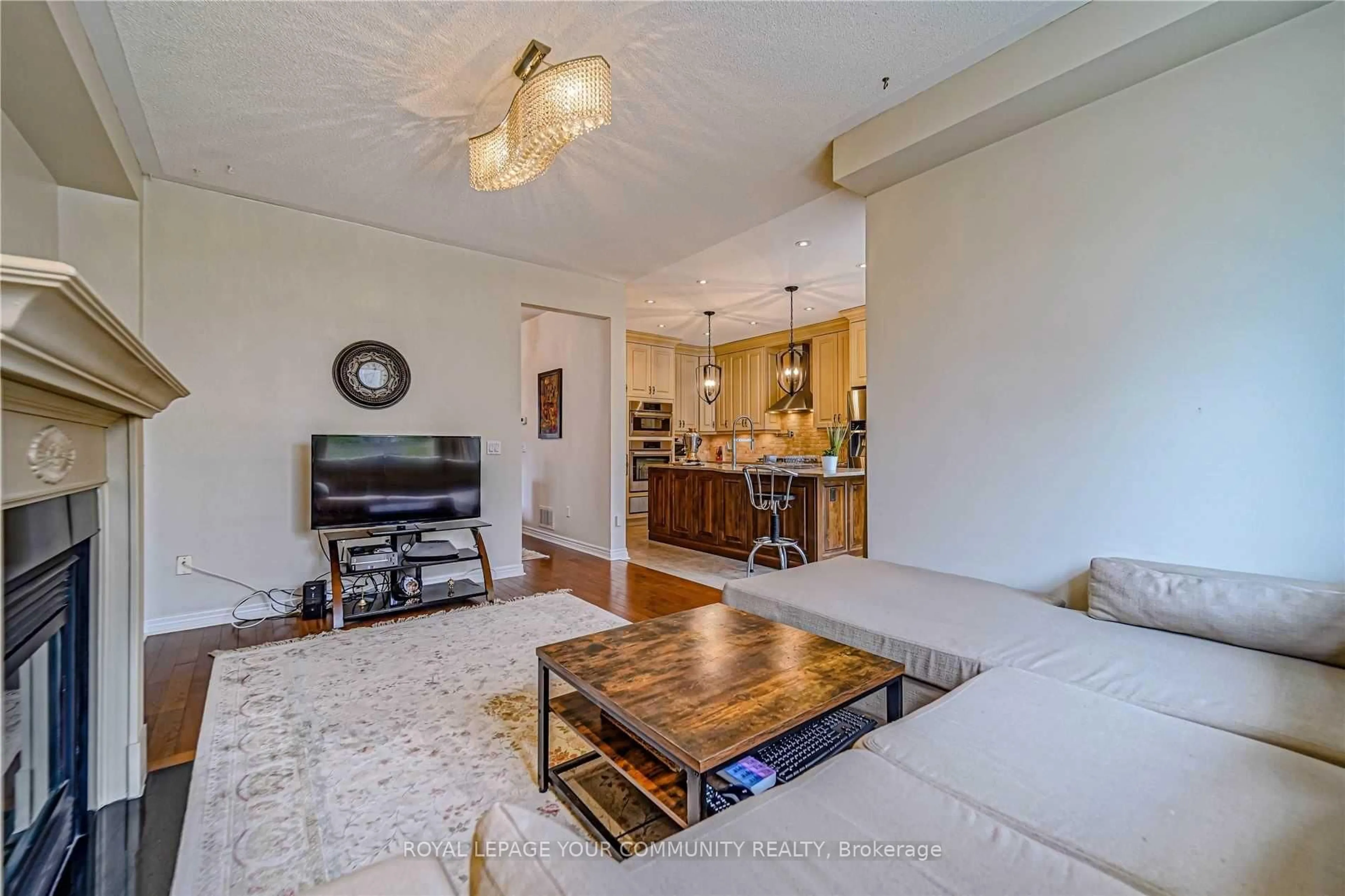 Living room with furniture, wood/laminate floor for 106 Snowy Meadow Ave, Richmond Hill Ontario L4E 3X8
