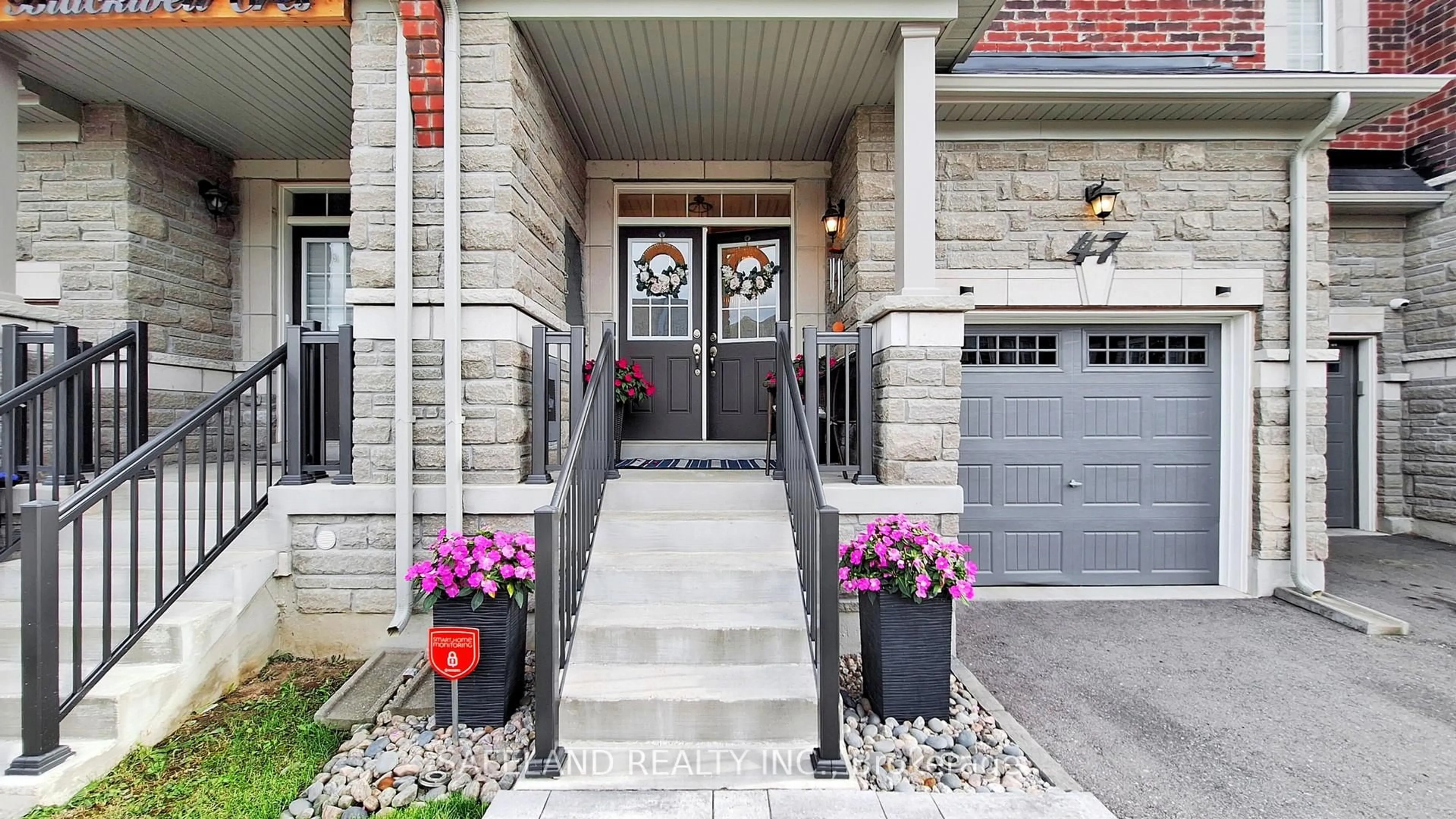 Indoor entryway for 47 Blackwell Cres, Bradford West Gwillimbury Ontario L3Z 4L3