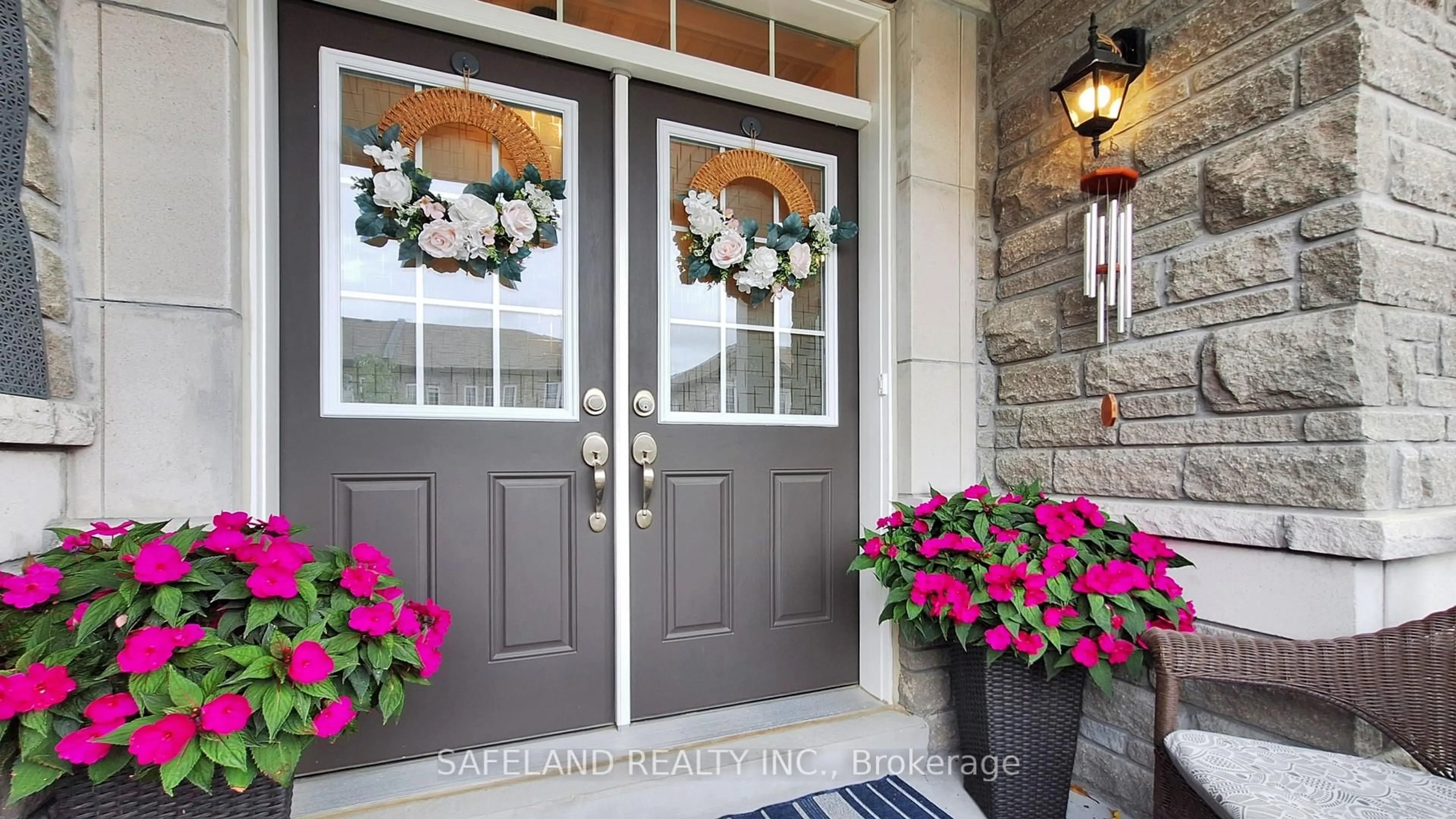 Indoor entryway for 47 Blackwell Cres, Bradford West Gwillimbury Ontario L3Z 4L3