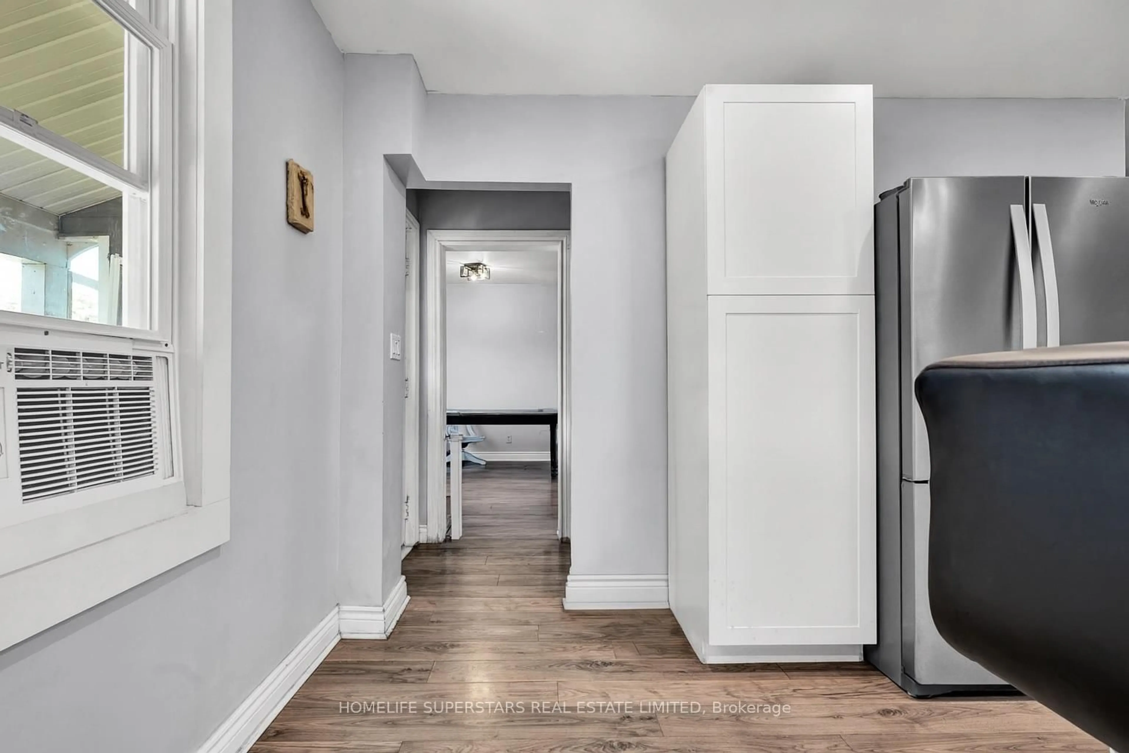 Indoor entryway for 21023 Dalton Rd, Georgina Ontario L0E 1L0