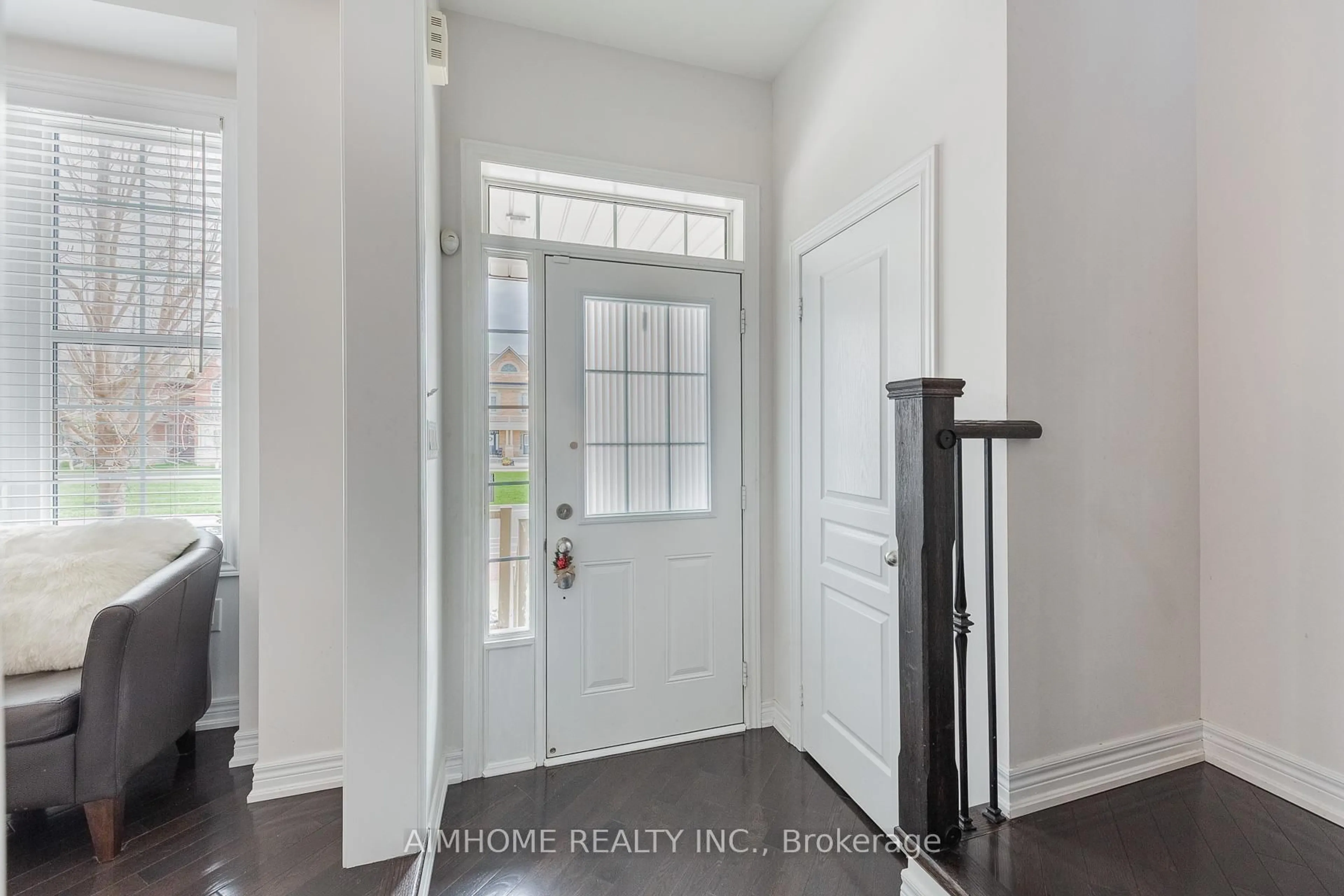 Indoor entryway for 192 East's Corners Blvd, Vaughan Ontario L4H 4H3