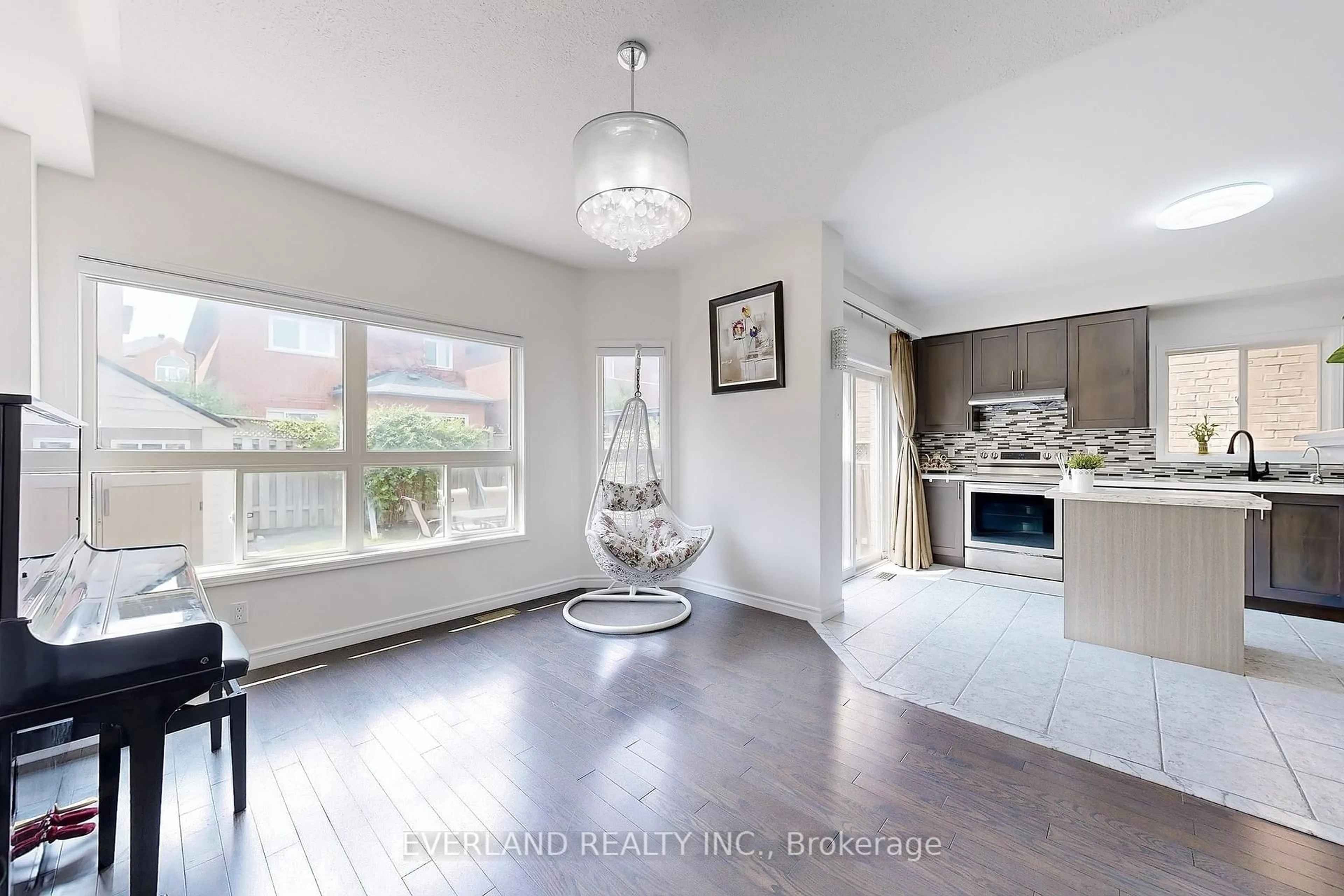 Open concept kitchen, unknown for 118 Orchard Hill Blvd, Markham Ontario L6C 2M4