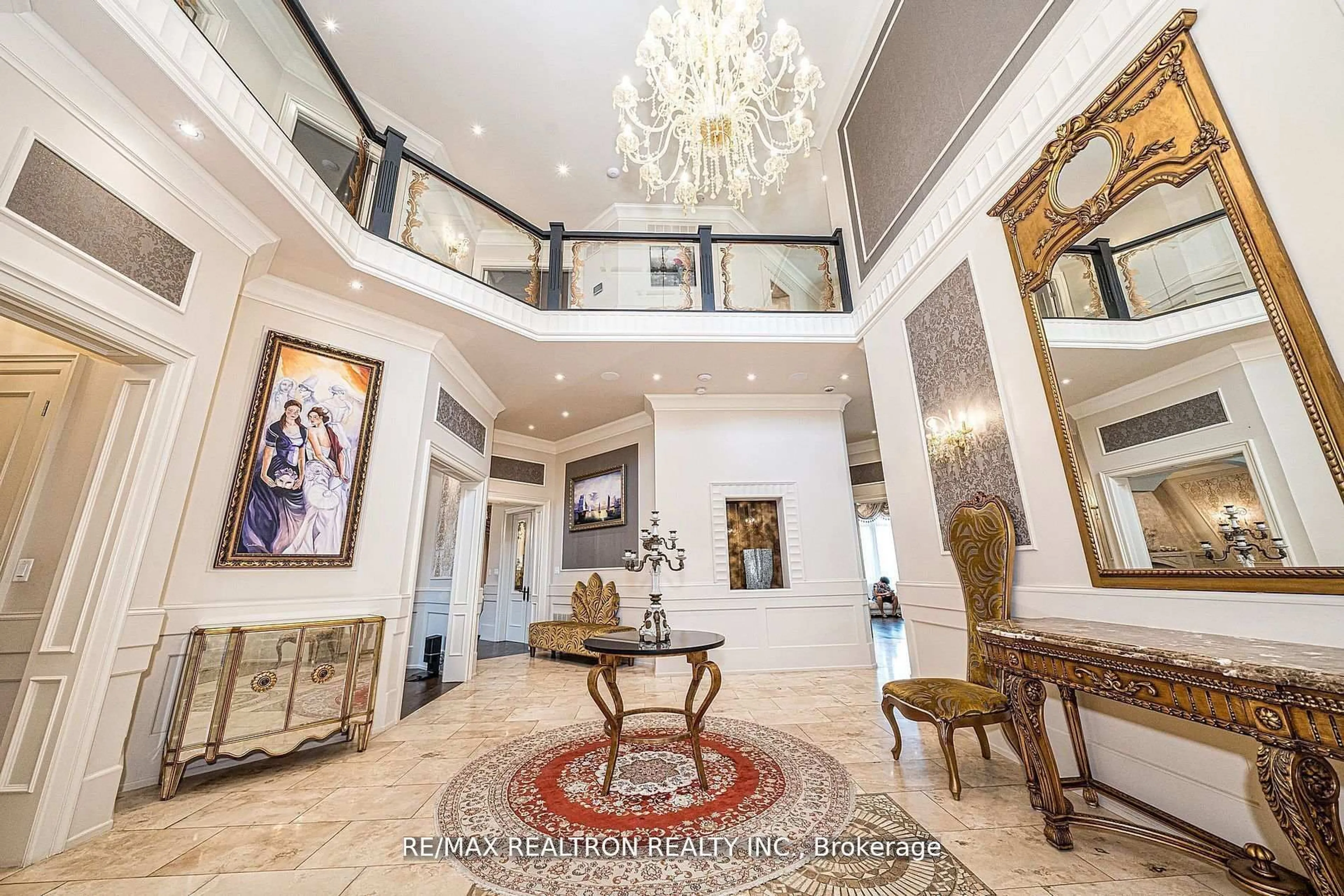 Indoor foyer for 63 Walmer Rd, Richmond Hill Ontario L4C 3W9