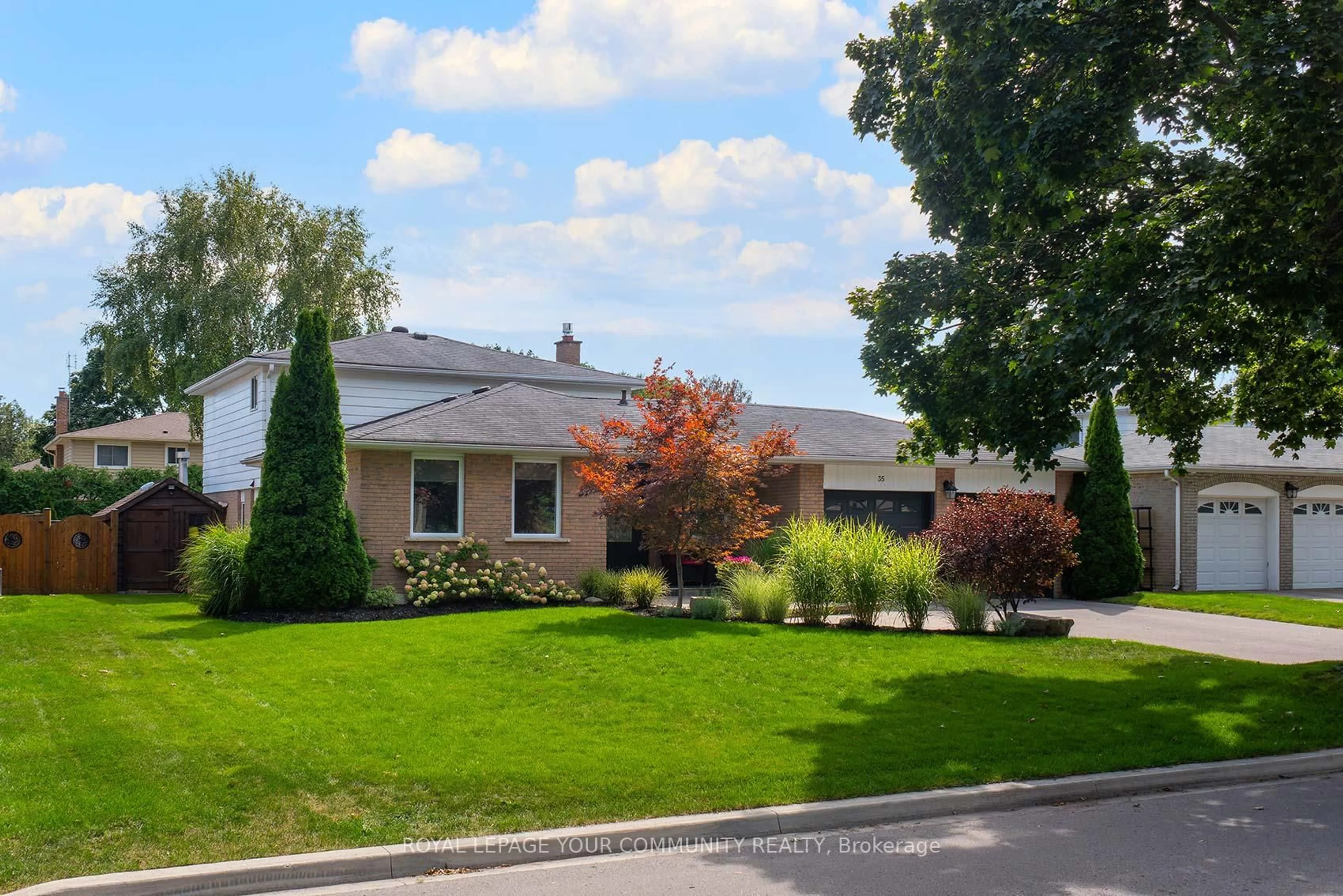 Home with vinyl exterior material, street for 35 John Dexter Pl, Markham Ontario L3P 3G2