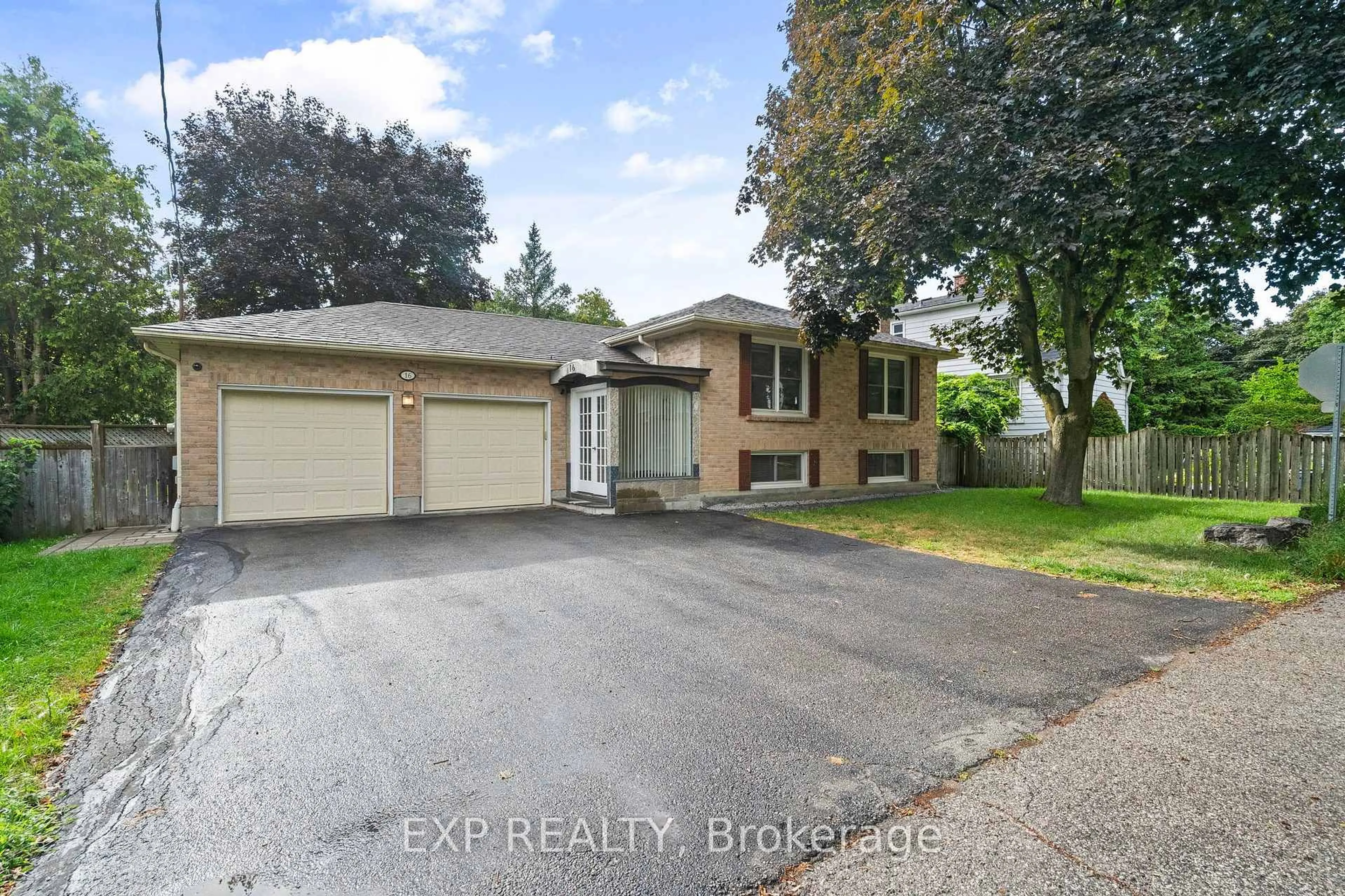 A pic from outside/outdoor area/front of a property/back of a property/a pic from drone, street for 16 Milne Lane, Markham Ontario L3P 1C7