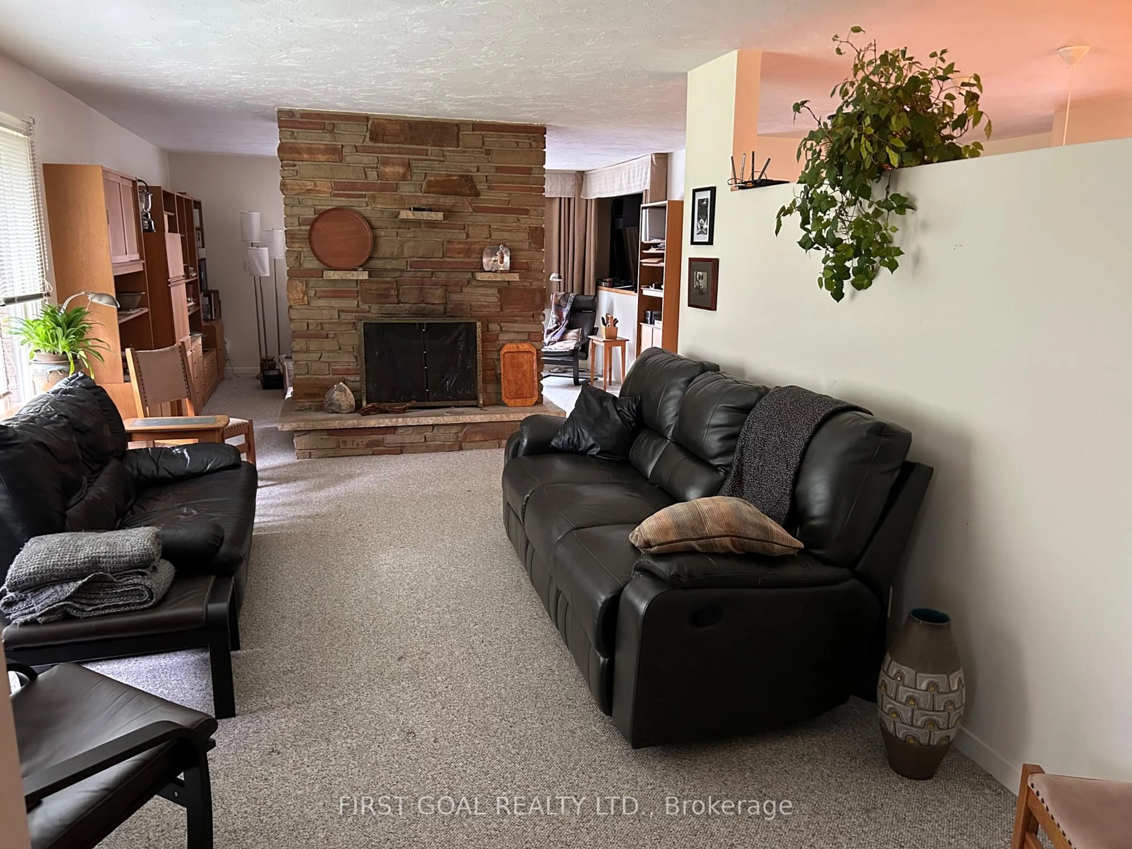 Living room with furniture, unknown for 2057 Sideroad 18 Sdrd, New Tecumseth Ontario L0G 1W0