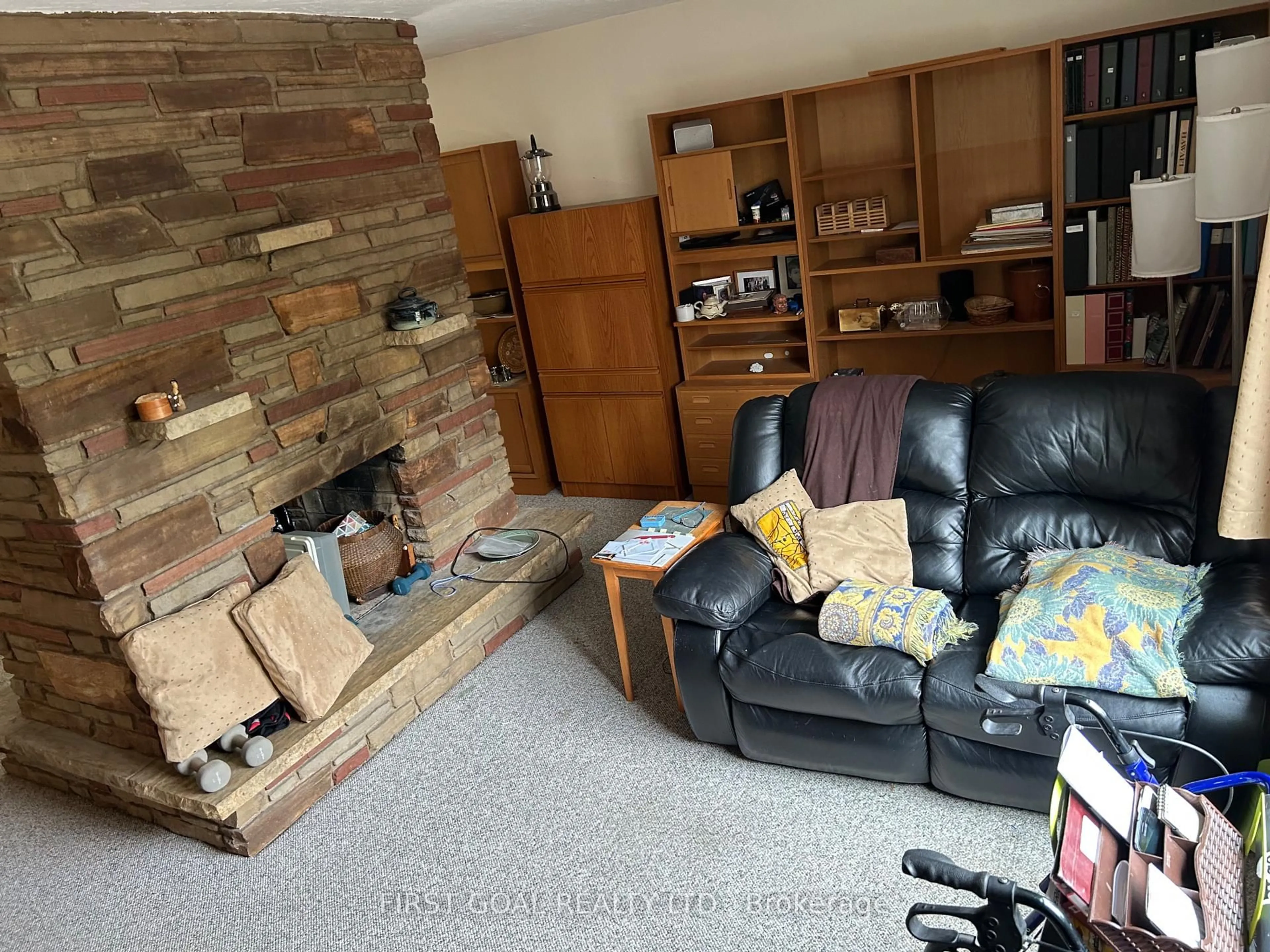 Living room with furniture, unknown for 2057 Sideroad 18 Sdrd, New Tecumseth Ontario L0G 1W0