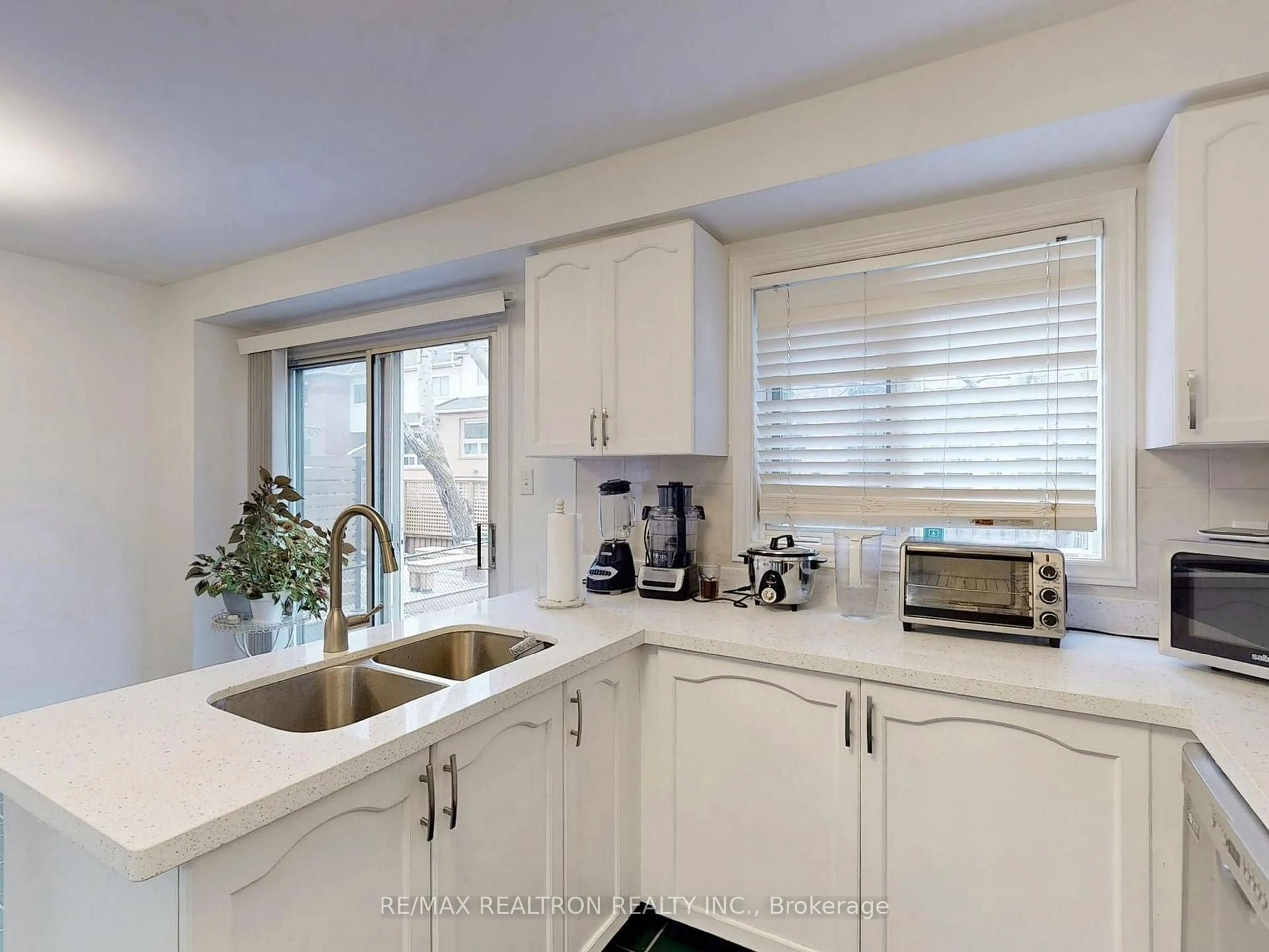 Unknown for 99 Widdifield Ave, Newmarket Ontario L3X 1Z3