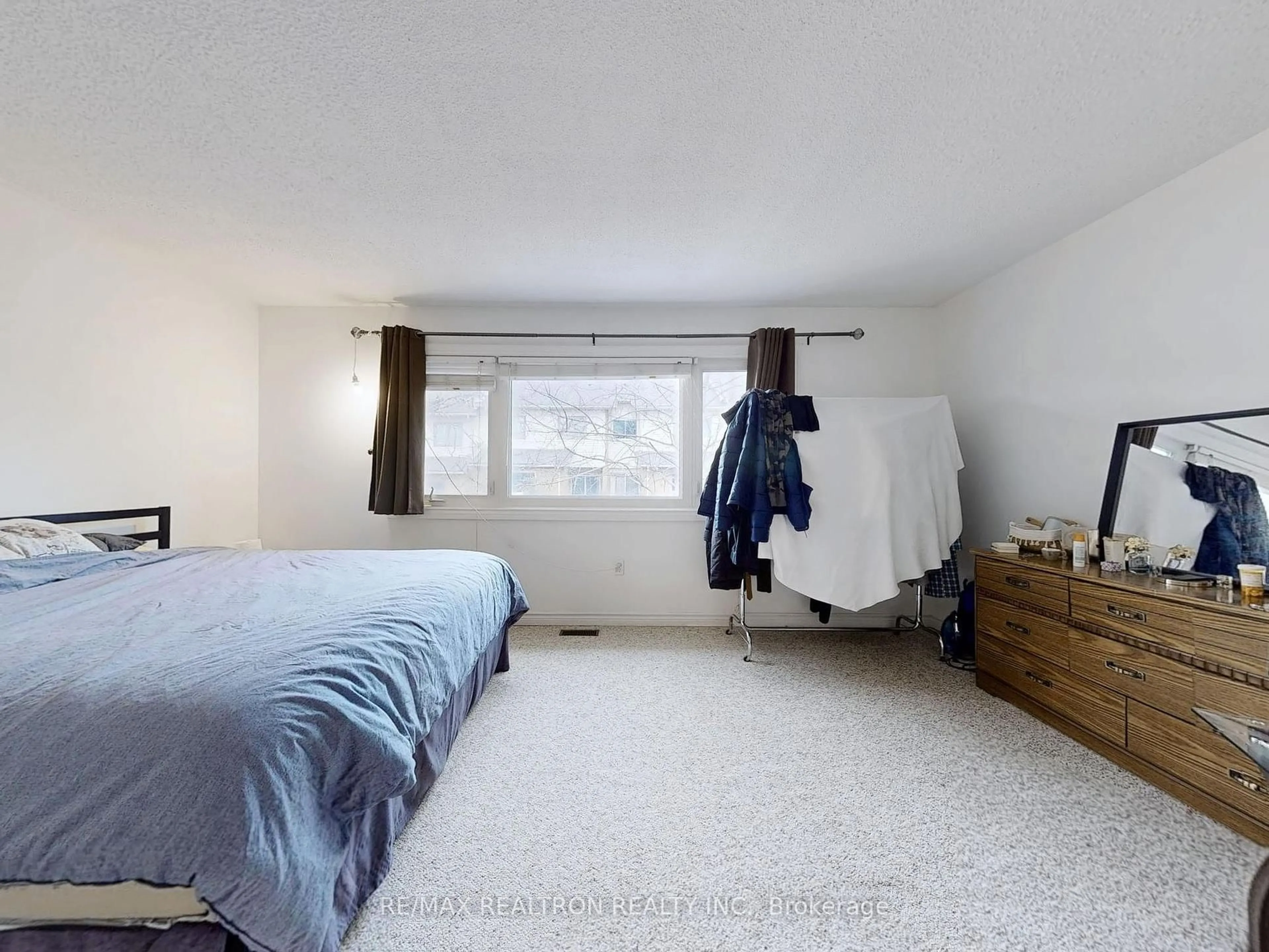 A pic of a room for 99 Widdifield Ave, Newmarket Ontario L3X 1Z3