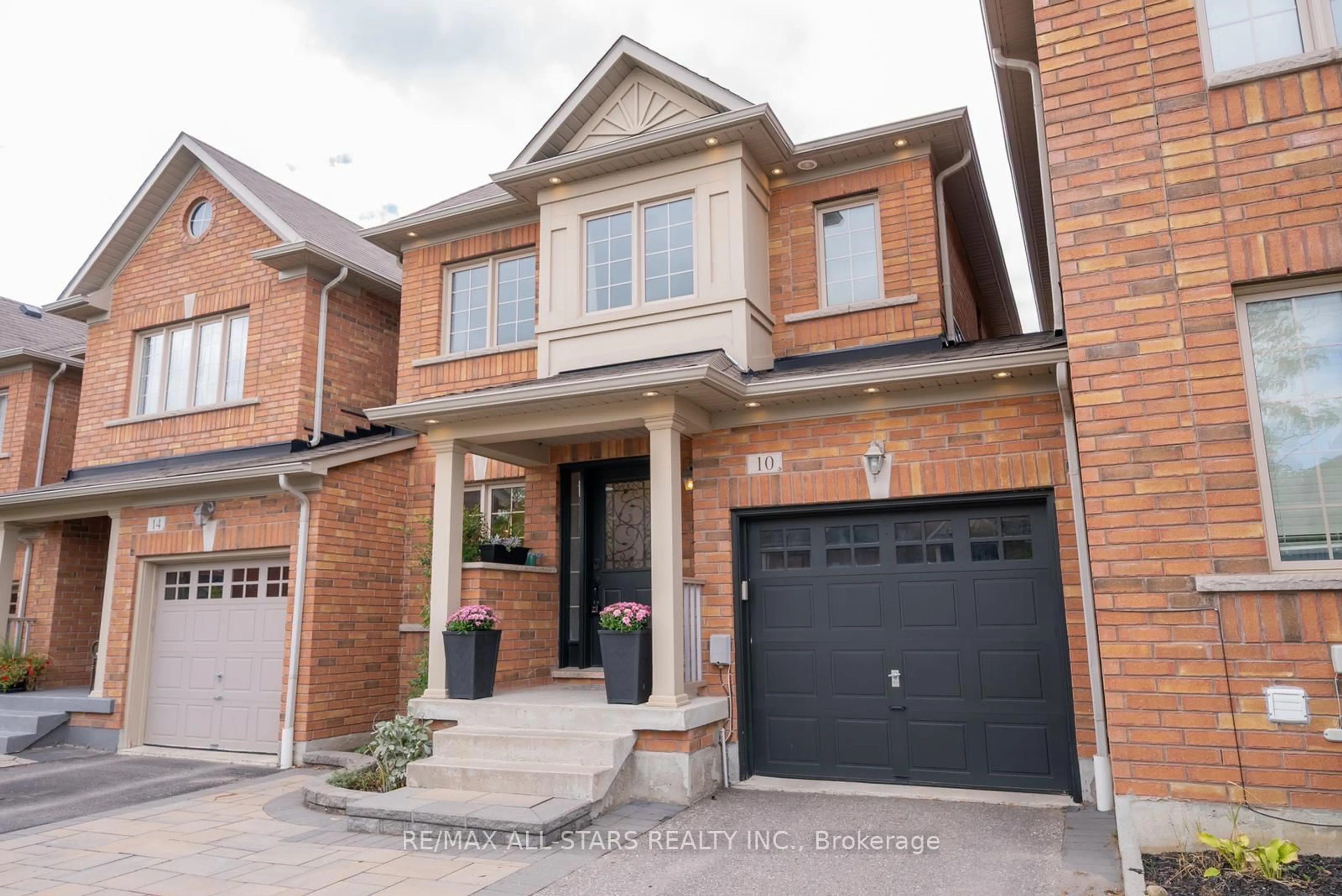 Home with brick exterior material, street for 10 Betula Gate, Whitchurch-Stouffville Ontario L4A 0V1