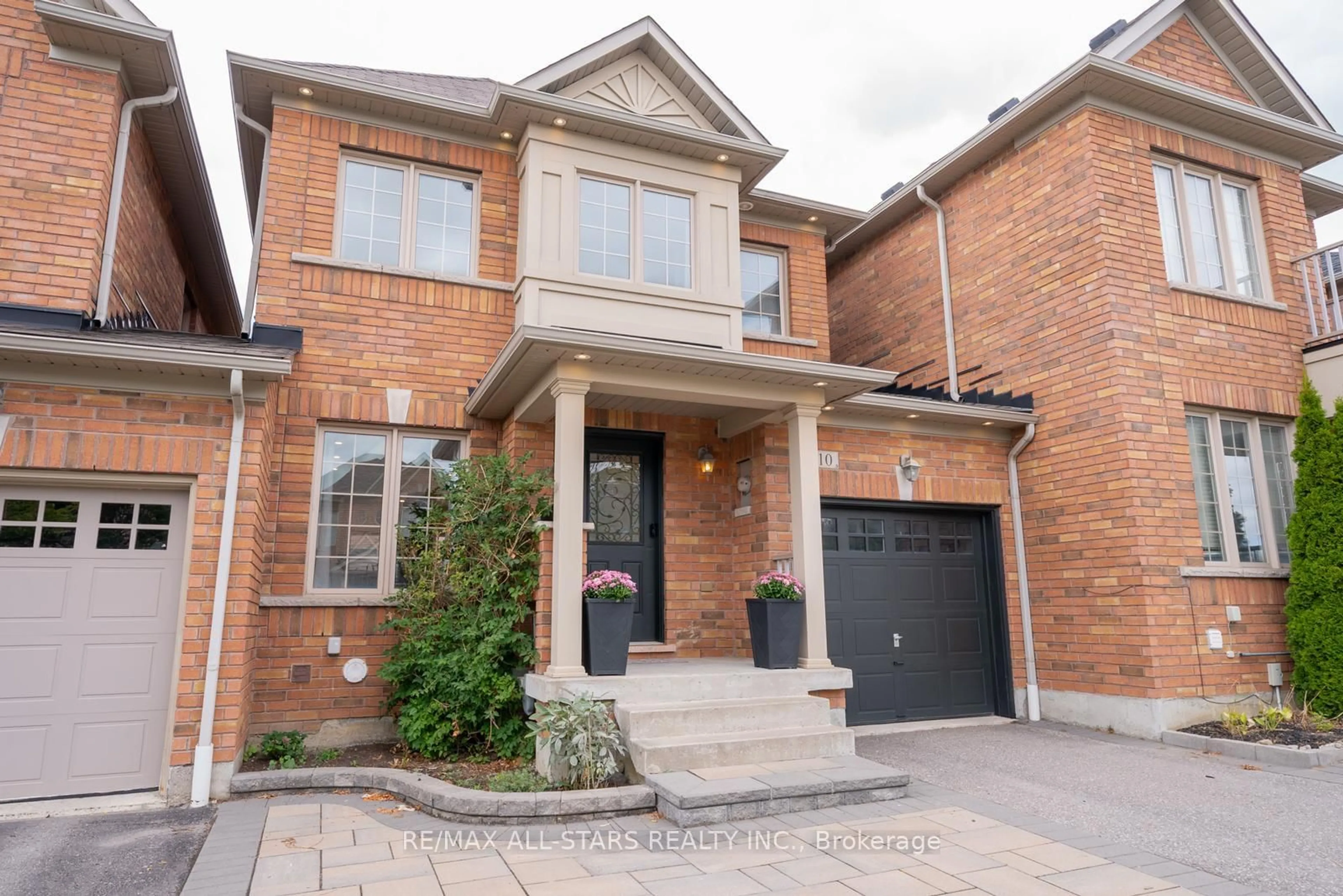 Home with brick exterior material, street for 10 Betula Gate, Whitchurch-Stouffville Ontario L4A 0V1