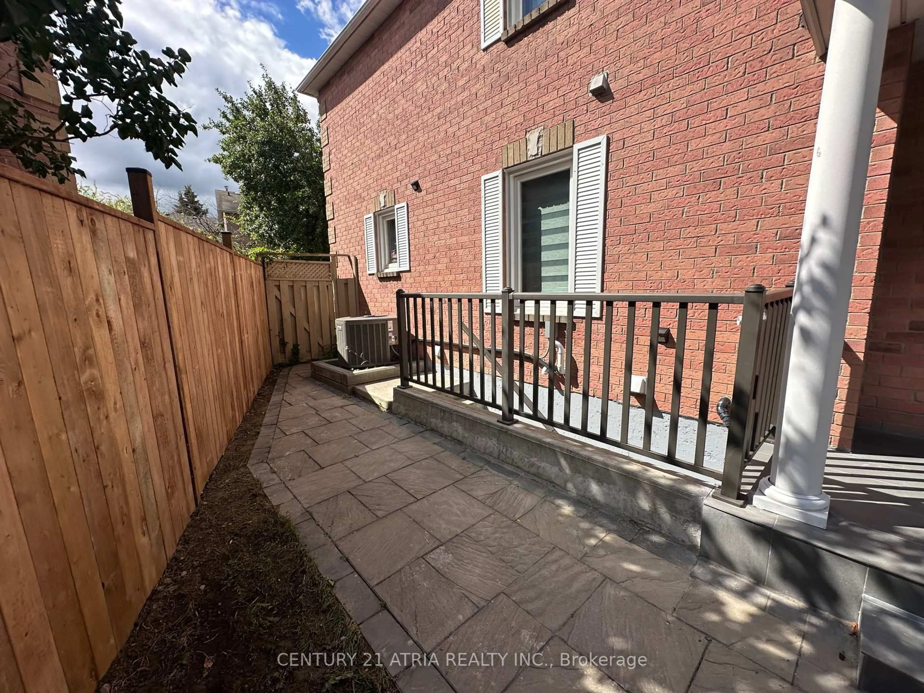 Patio, street for 60 Steepleview Cres, Richmond Hill Ontario L4C 9R3