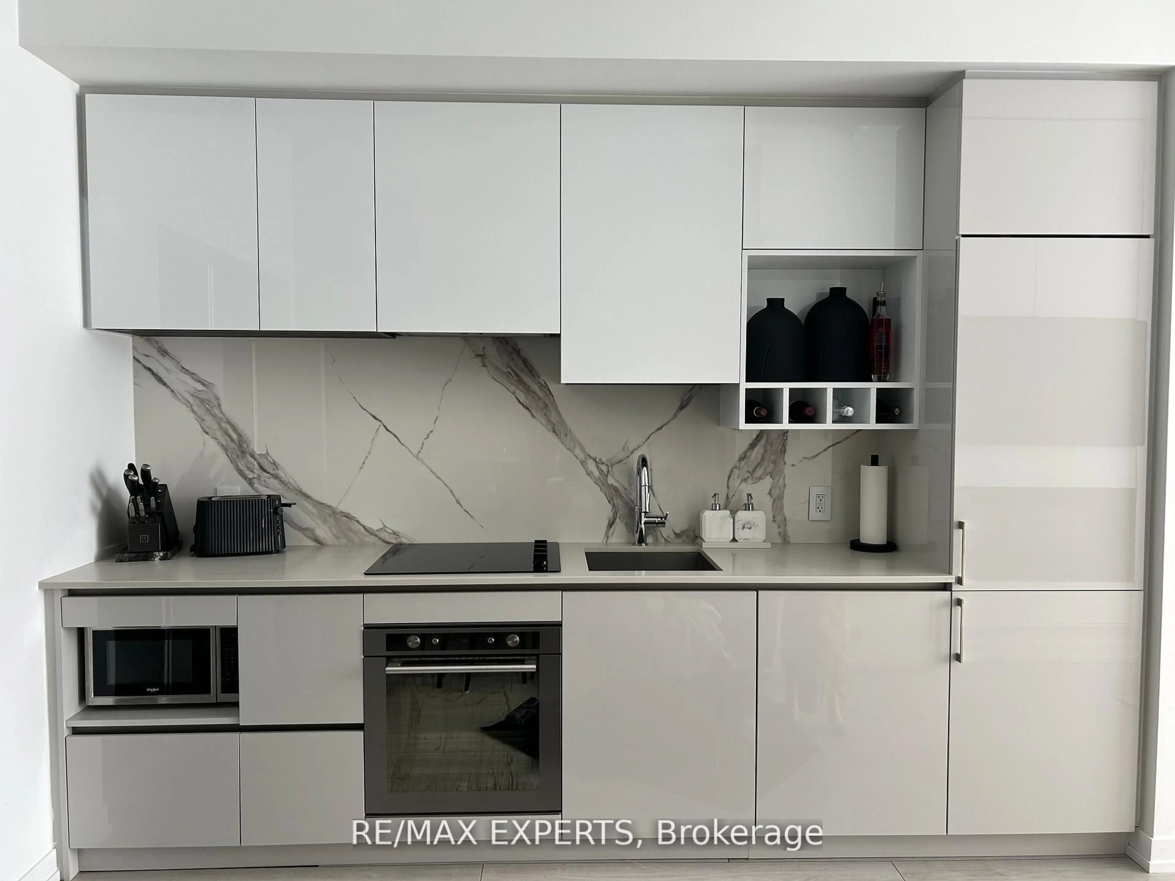 Standard kitchen, unknown for 9 Buttermill Ave #TH05, Vaughan Ontario L4K 0M5