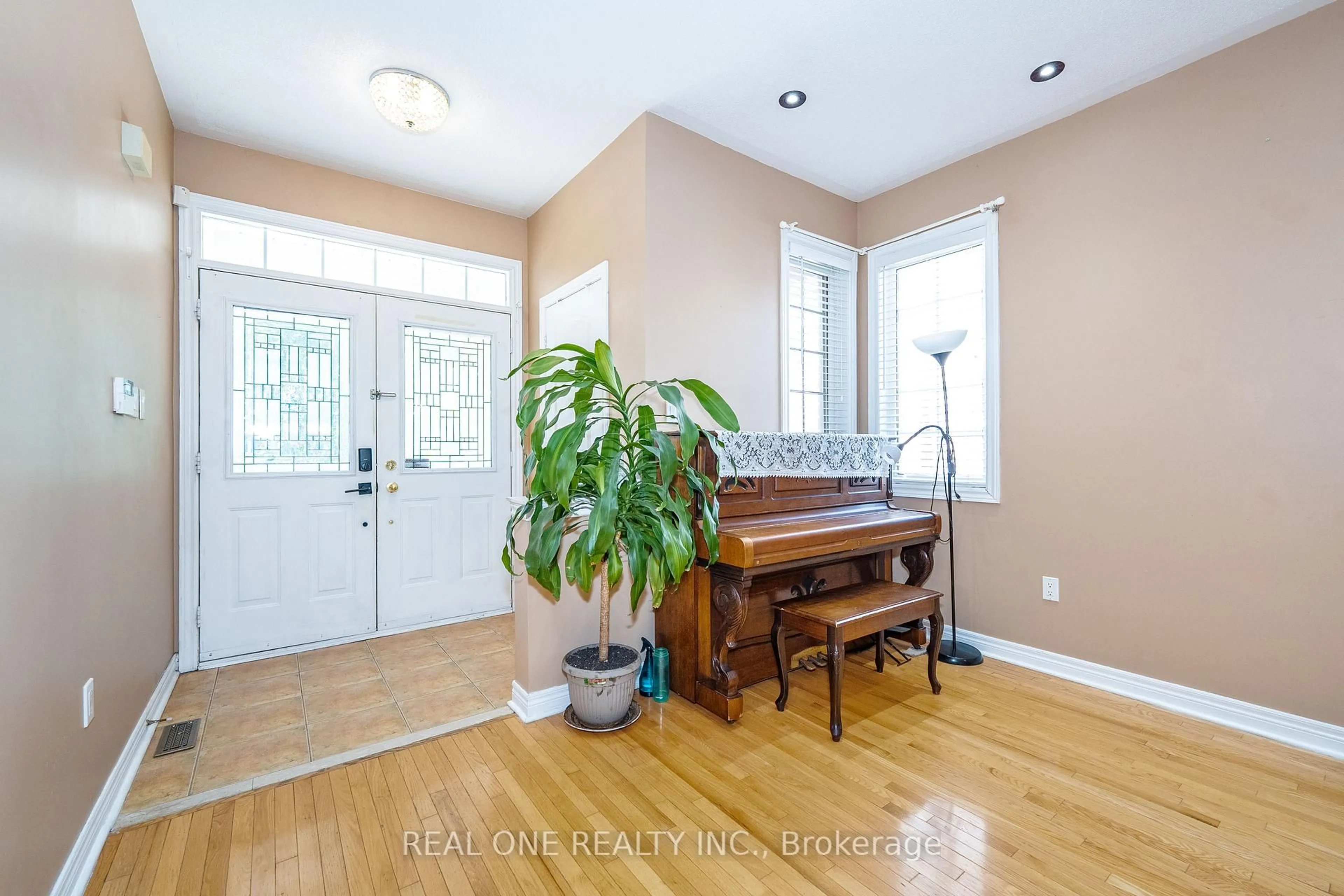Indoor entryway for 40 Saffron St, Markham Ontario L6E 1L3