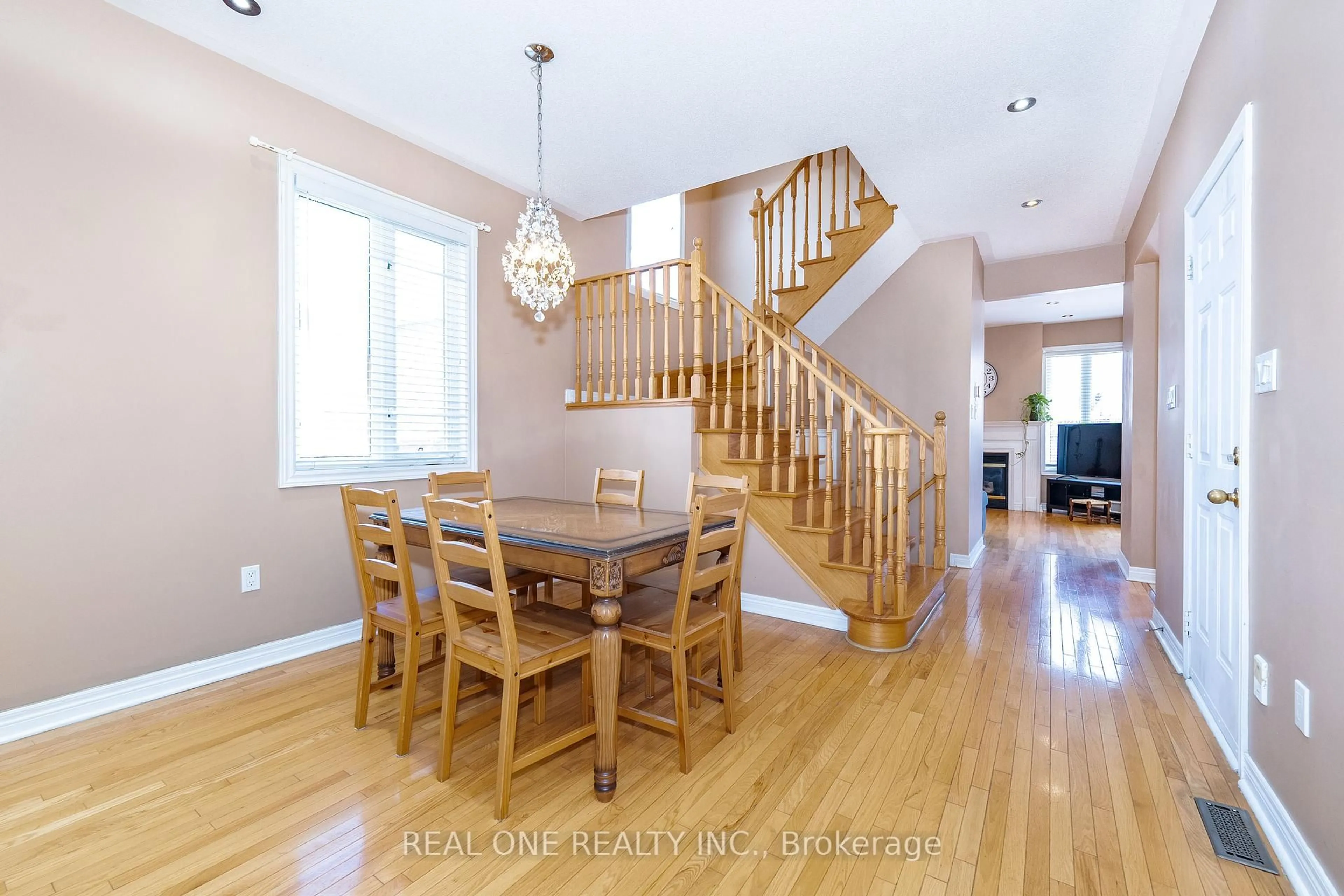 Dining room, wood/laminate floor for 40 Saffron St, Markham Ontario L6E 1L3
