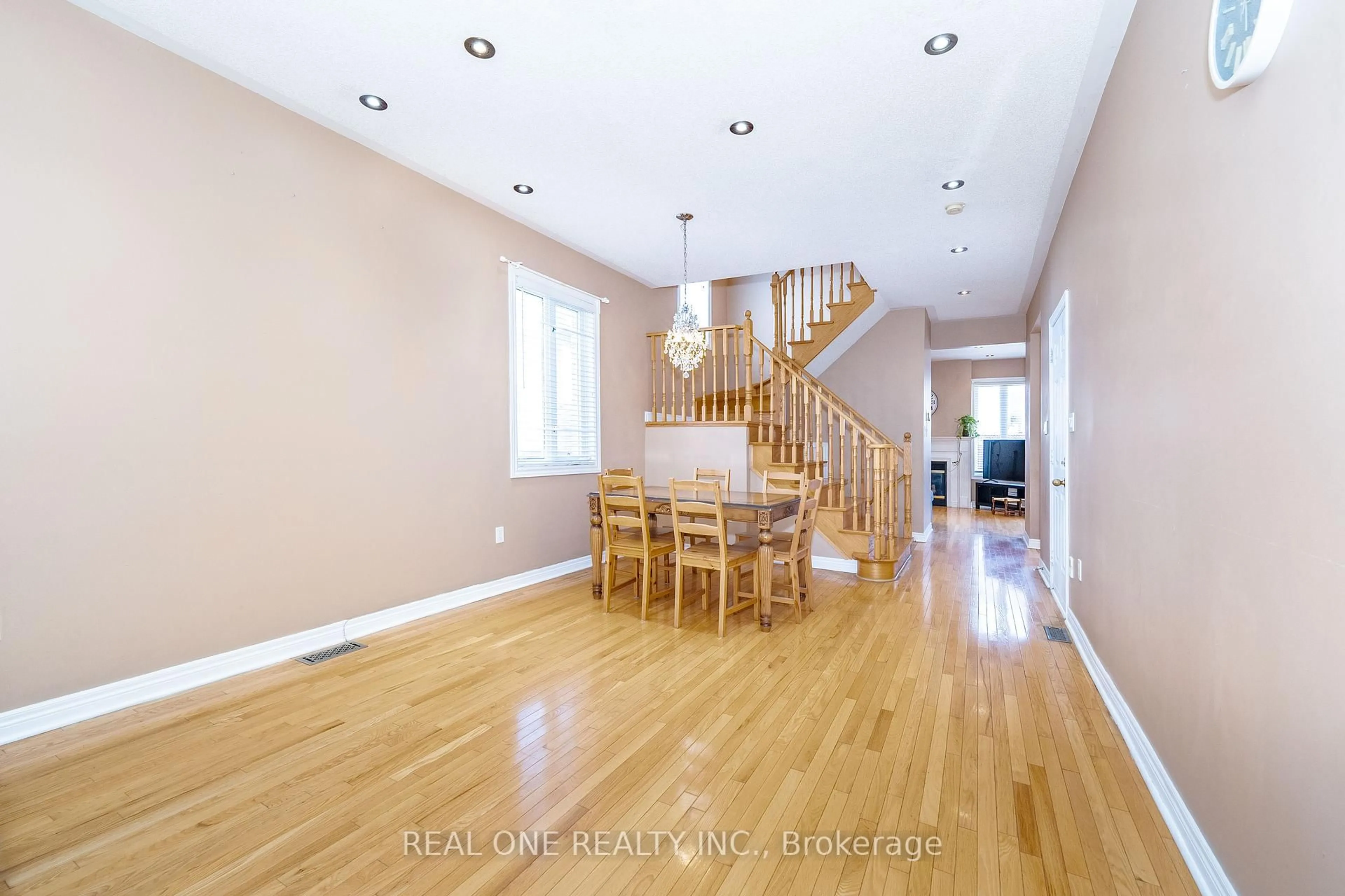 Unknown for 40 Saffron St, Markham Ontario L6E 1L3