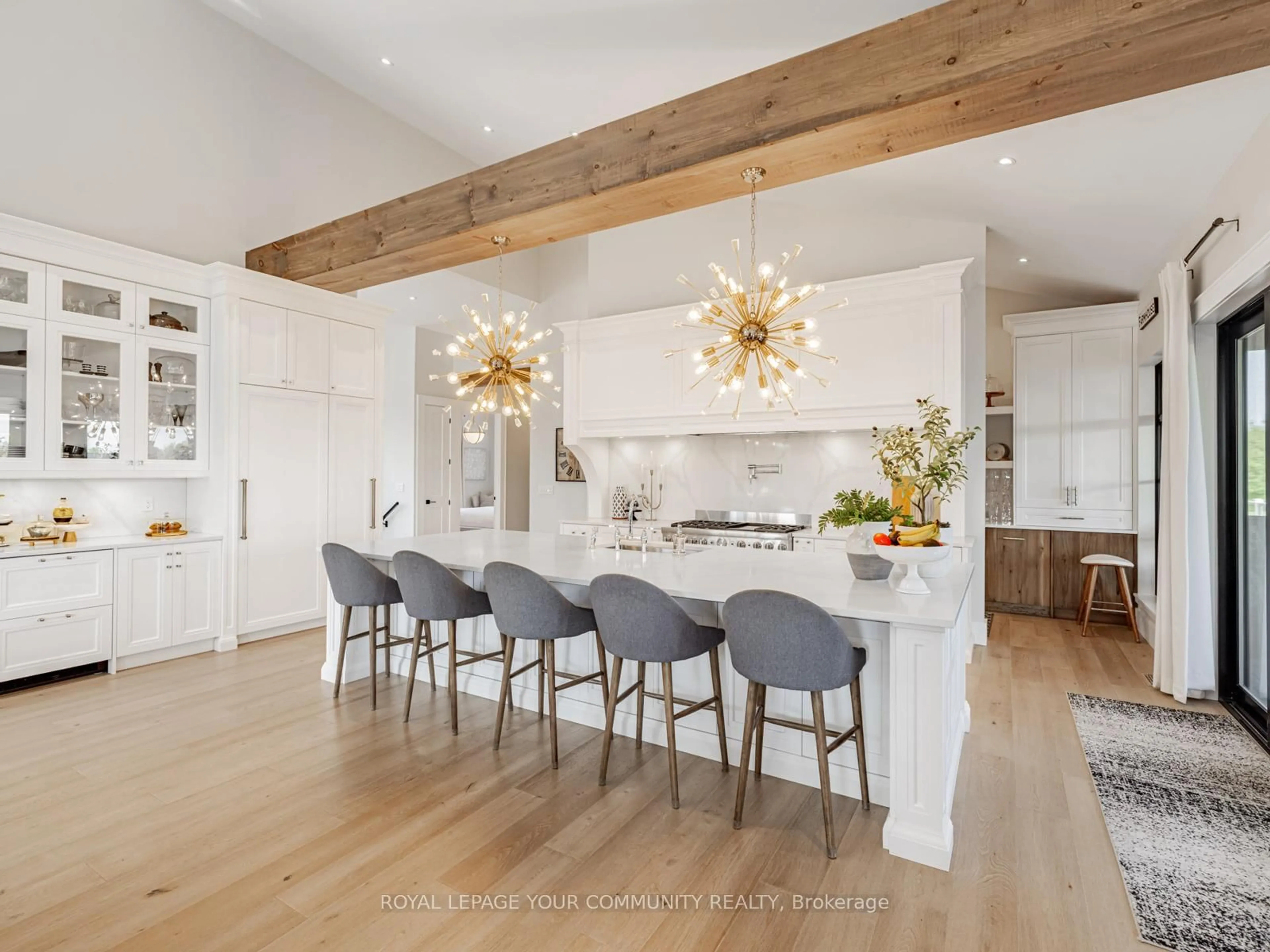 Open concept kitchen, wood/laminate floor for 807 Ganton Rd, Uxbridge Ontario L9P 1R3