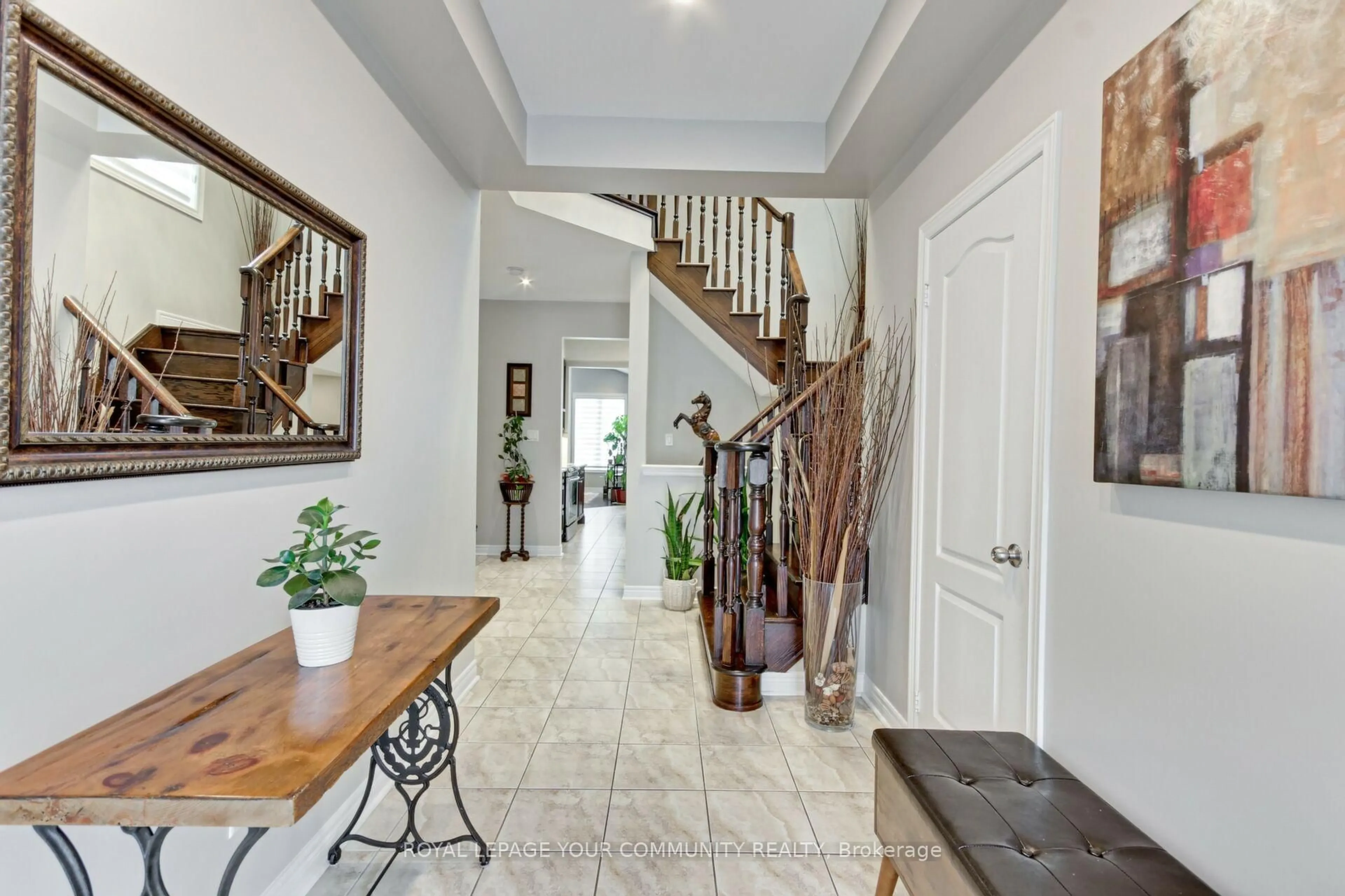 Indoor entryway for 63 Cousteau Dr, Bradford West Gwillimbury Ontario L3Z 0H8