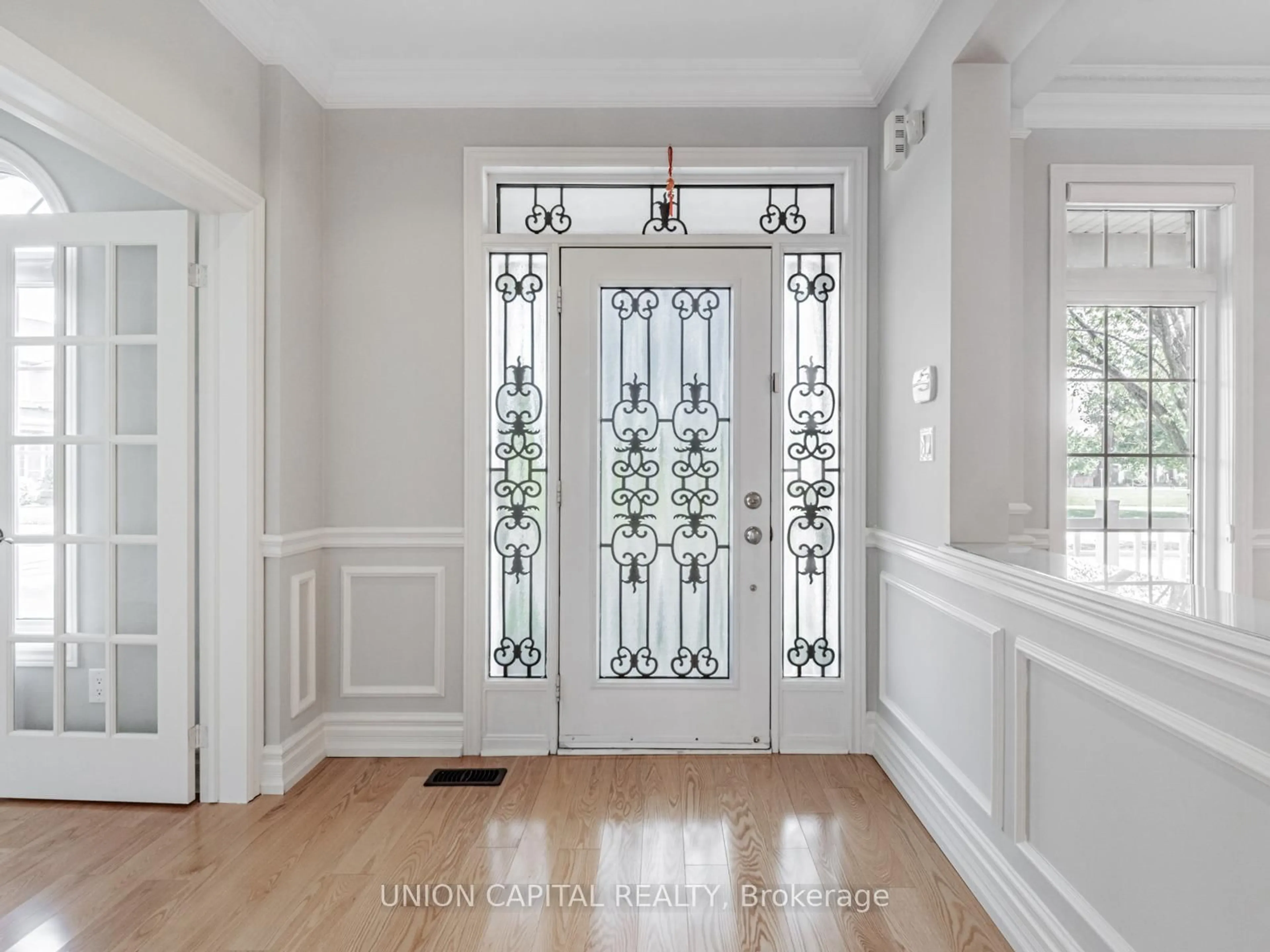 Indoor entryway for 100 Albert Lewis St, Markham Ontario L6B 0K3