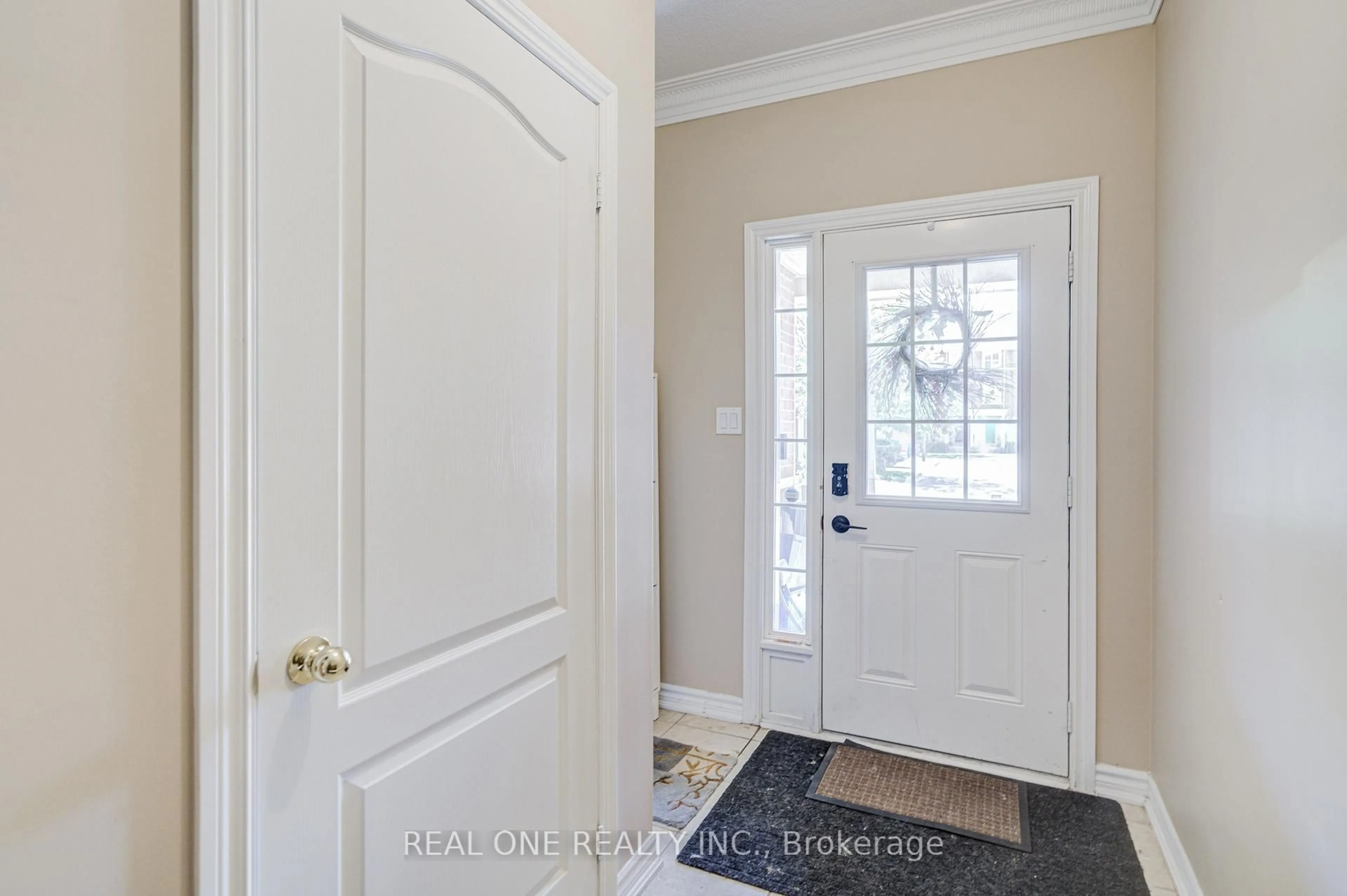 Indoor entryway for 9 Ruskov Lane, Markham Ontario L6C 0P1