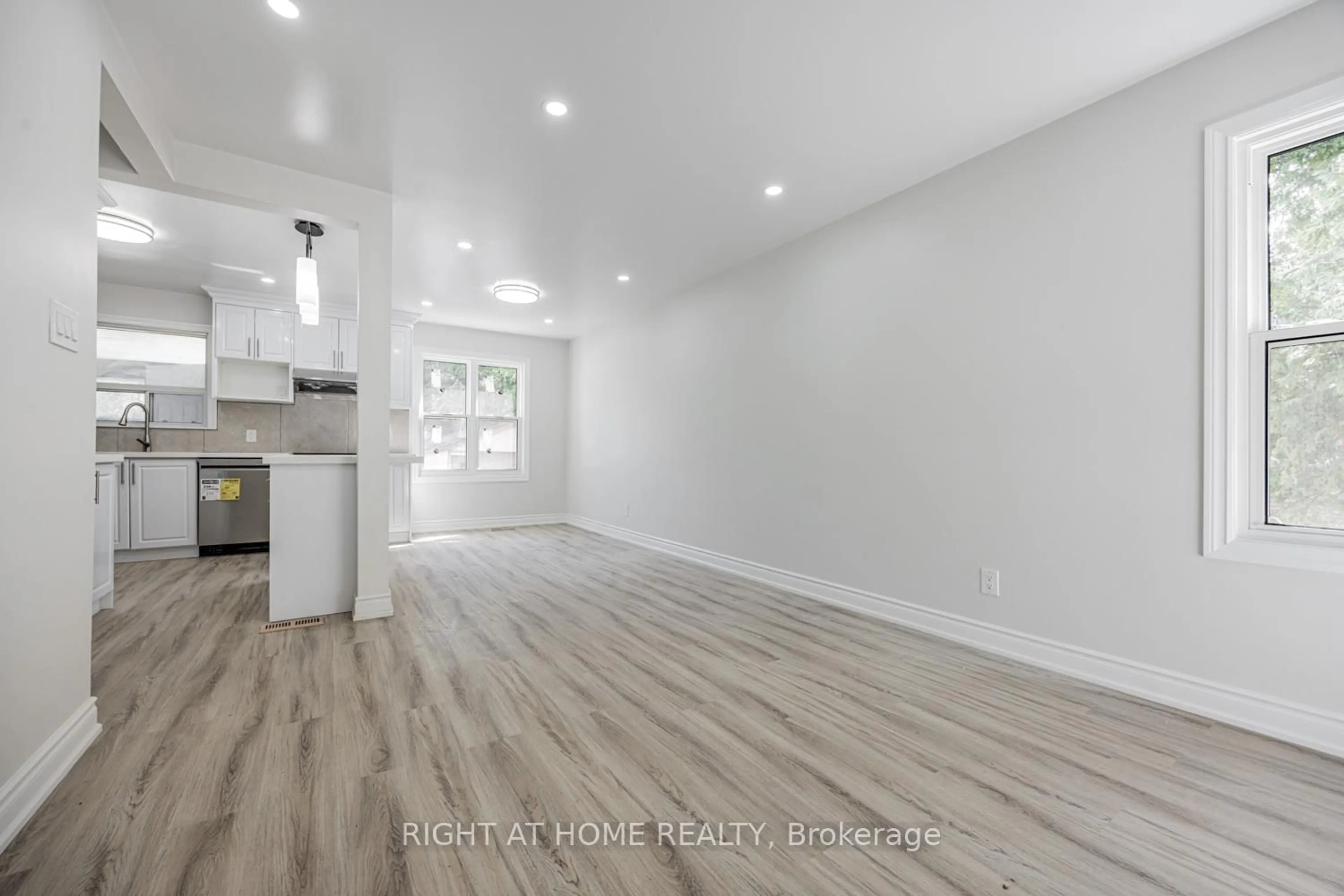 Unknown for 225 Essex Ave, Richmond Hill Ontario L4C 2C1