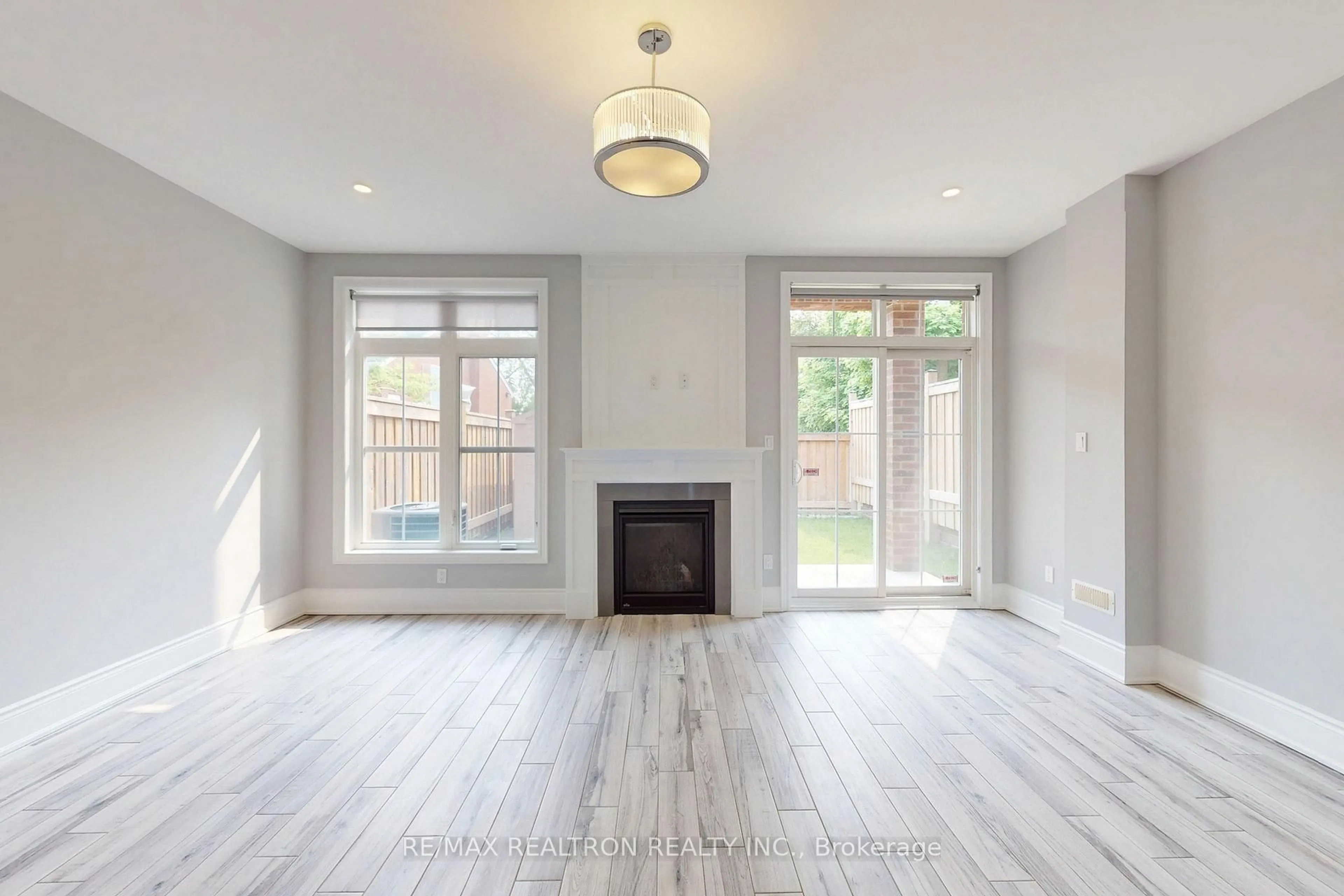 A pic of a room for 51 Hall St, Richmond Hill Ontario L4C 4N7