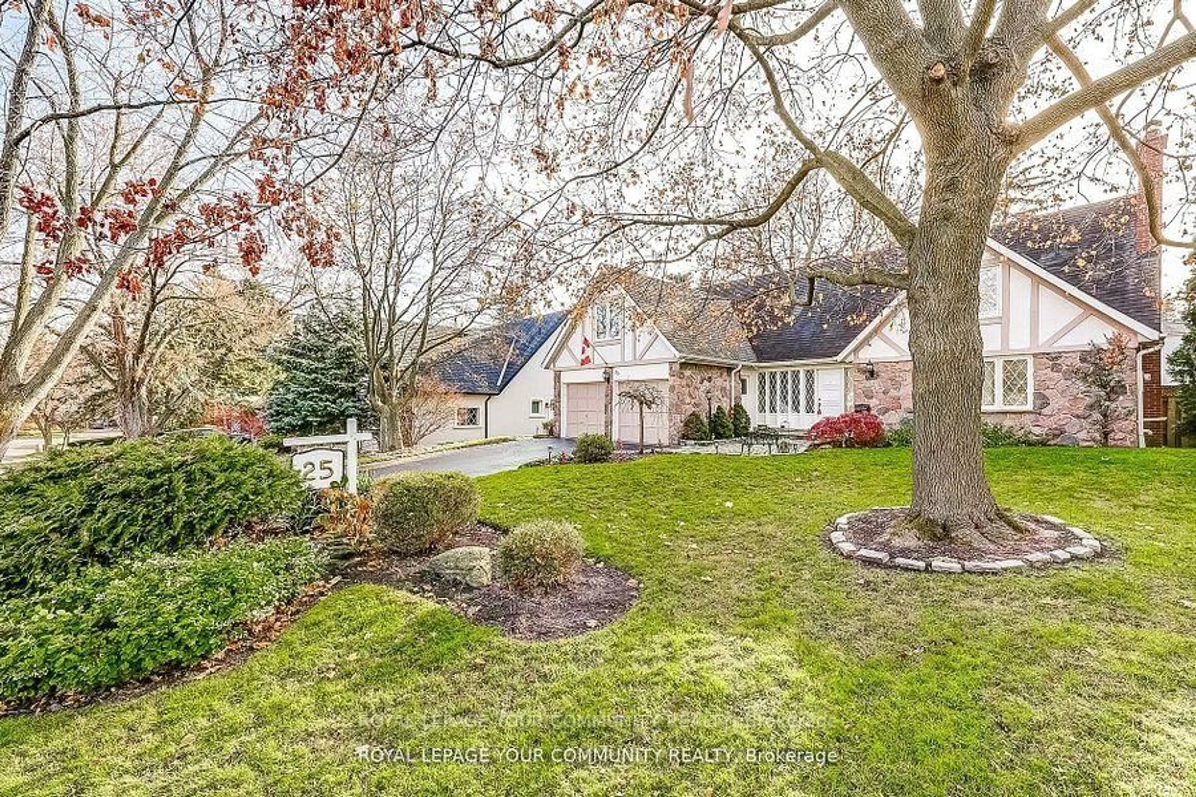 A pic from outside/outdoor area/front of a property/back of a property/a pic from drone, street for 25 Alcaine Crt, Markham Ontario L3T 2G8