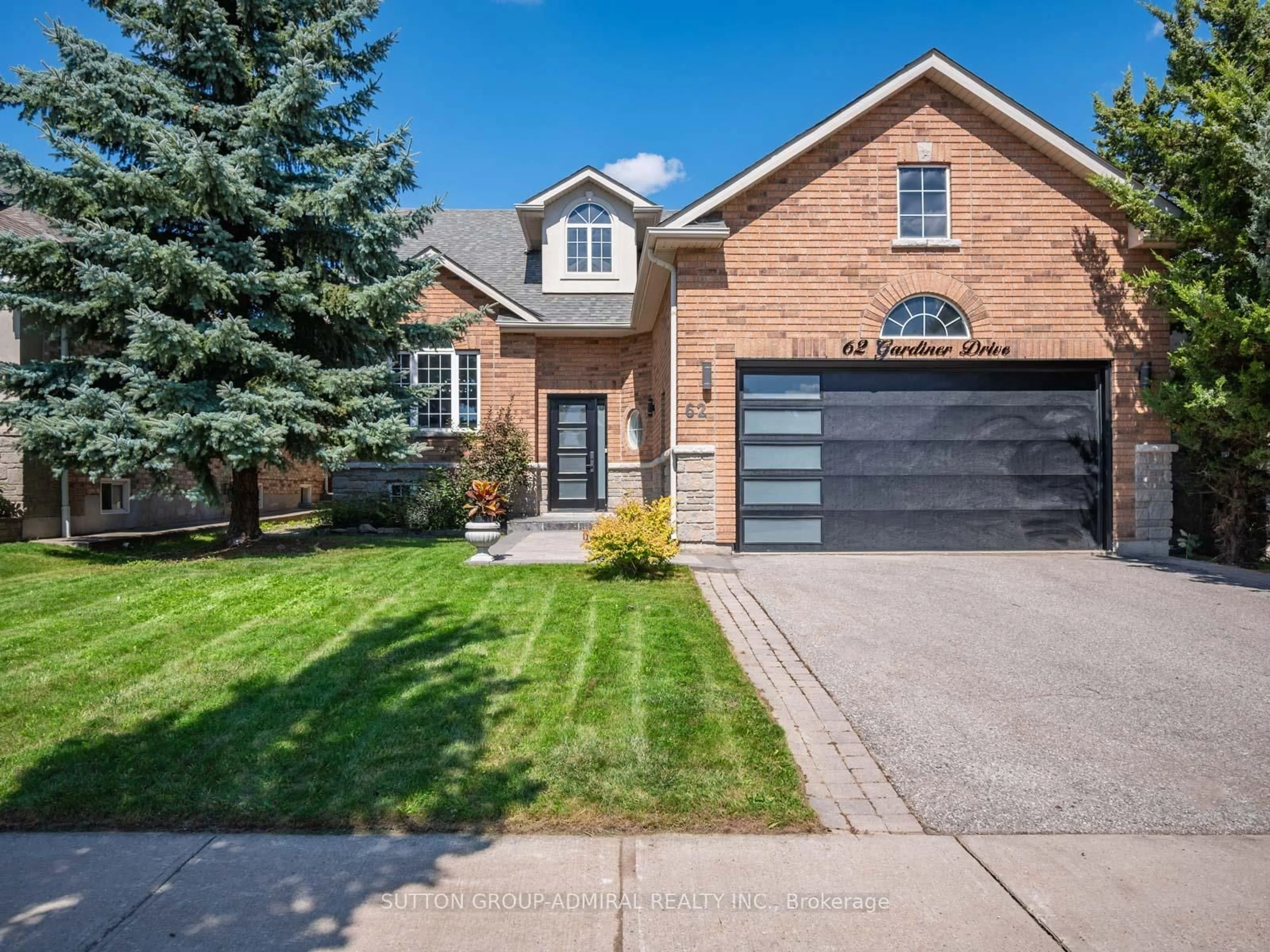Home with brick exterior material, street for 62 Gardiner Dr, Bradford West Gwillimbury Ontario L3Z 3E9
