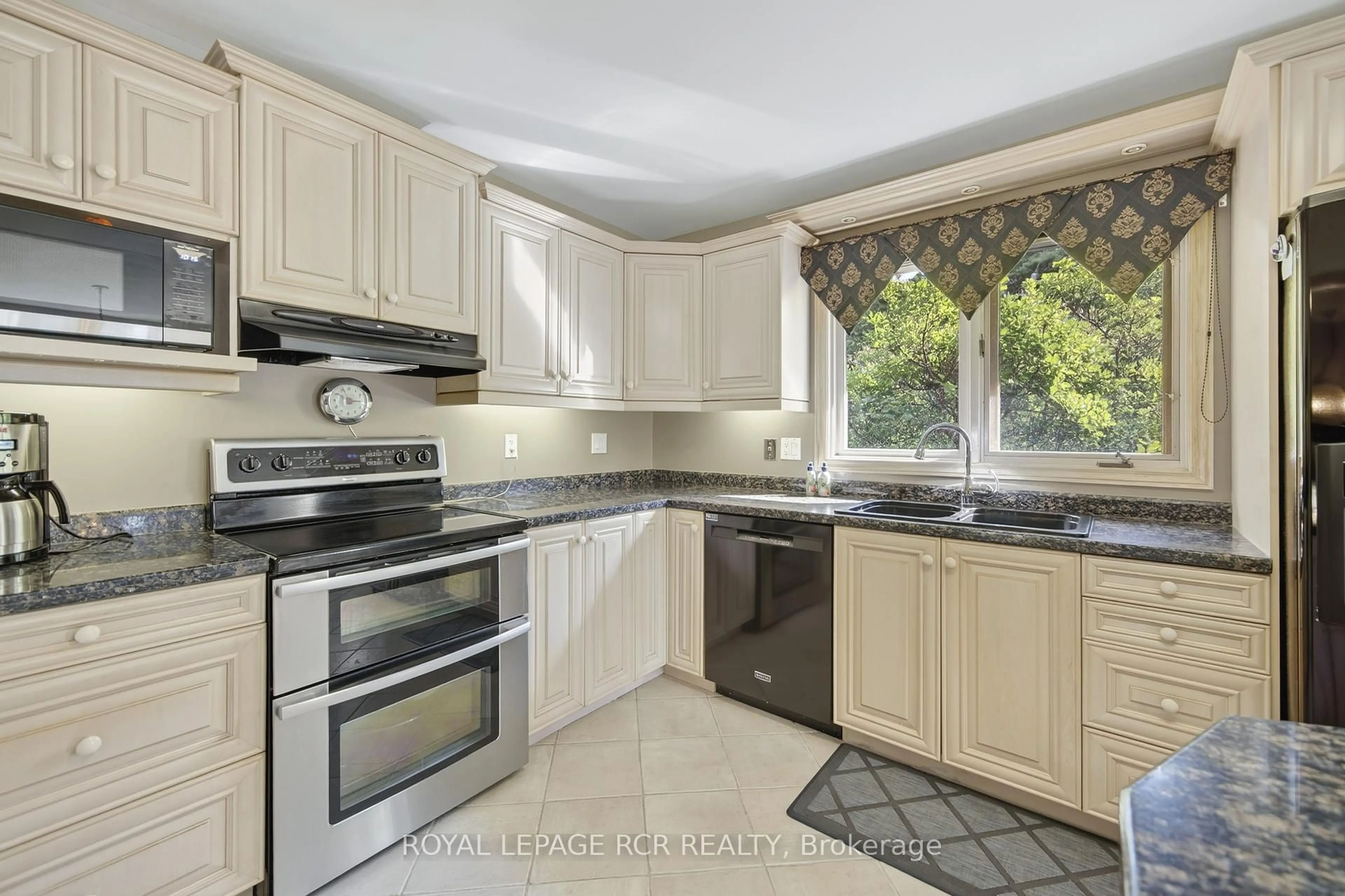 Standard kitchen, ceramic/tile floor for 7456 5 Sdrd, Adjala-Tosorontio Ontario L0G 1W0