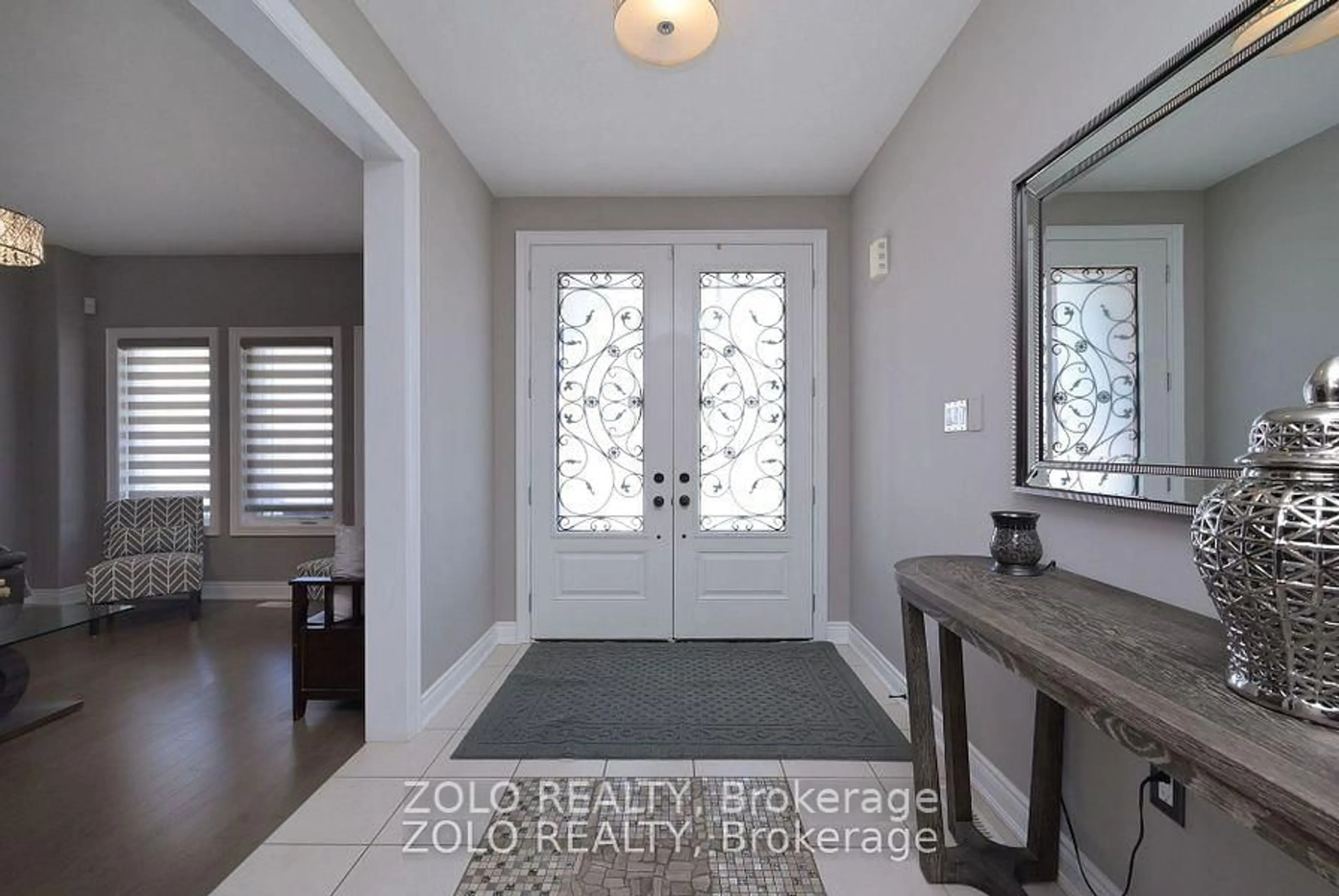 Indoor entryway for 1680 Angus St, Innisfil Ontario L9S 0L1