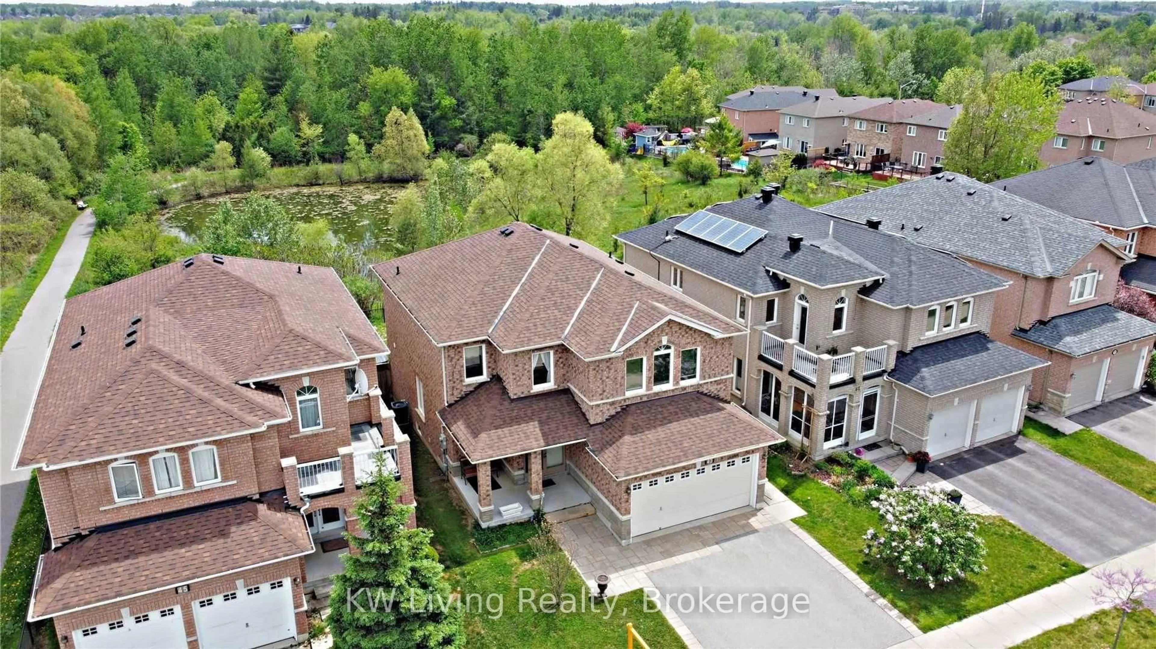 A pic from outside/outdoor area/front of a property/back of a property/a pic from drone, street for 43 Bayswater Ave, Richmond Hill Ontario L4E 4E6