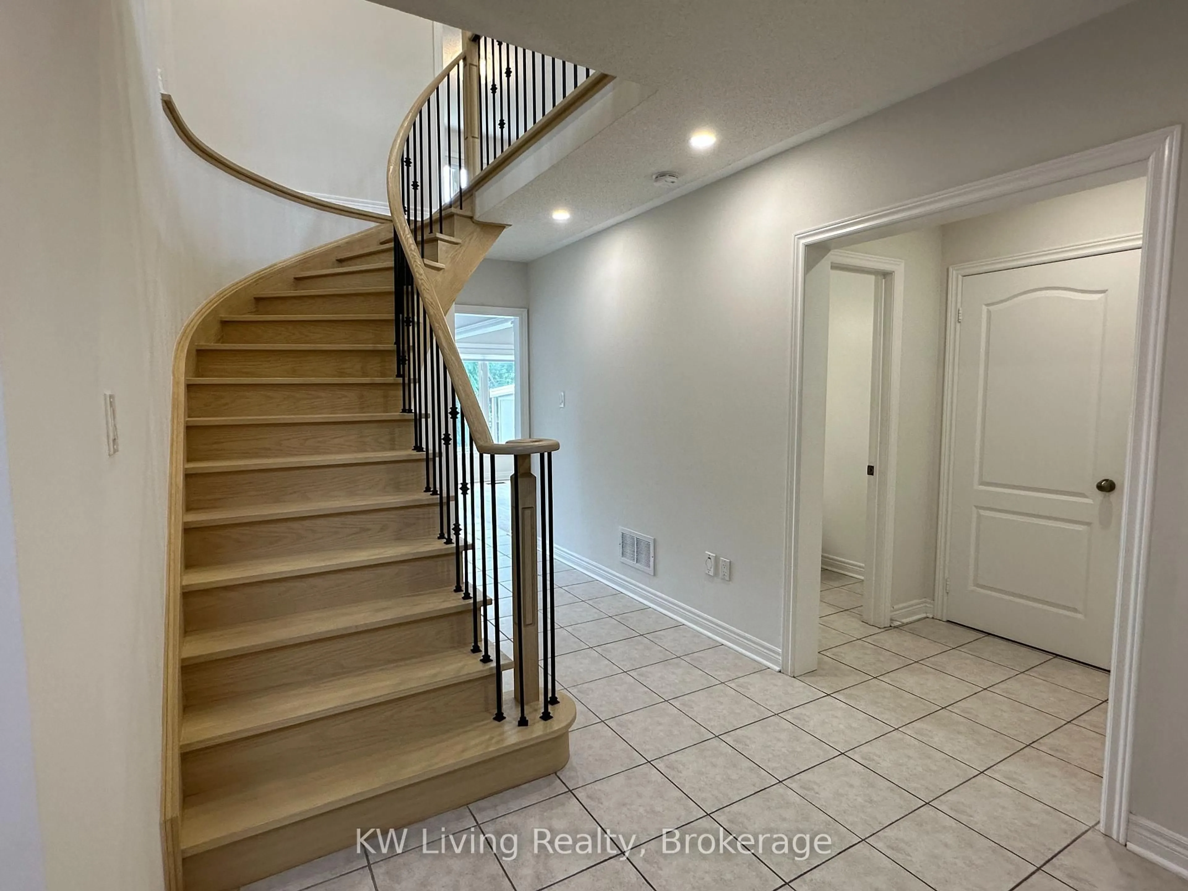 Unknown for 43 Bayswater Ave, Richmond Hill Ontario L4E 4E6