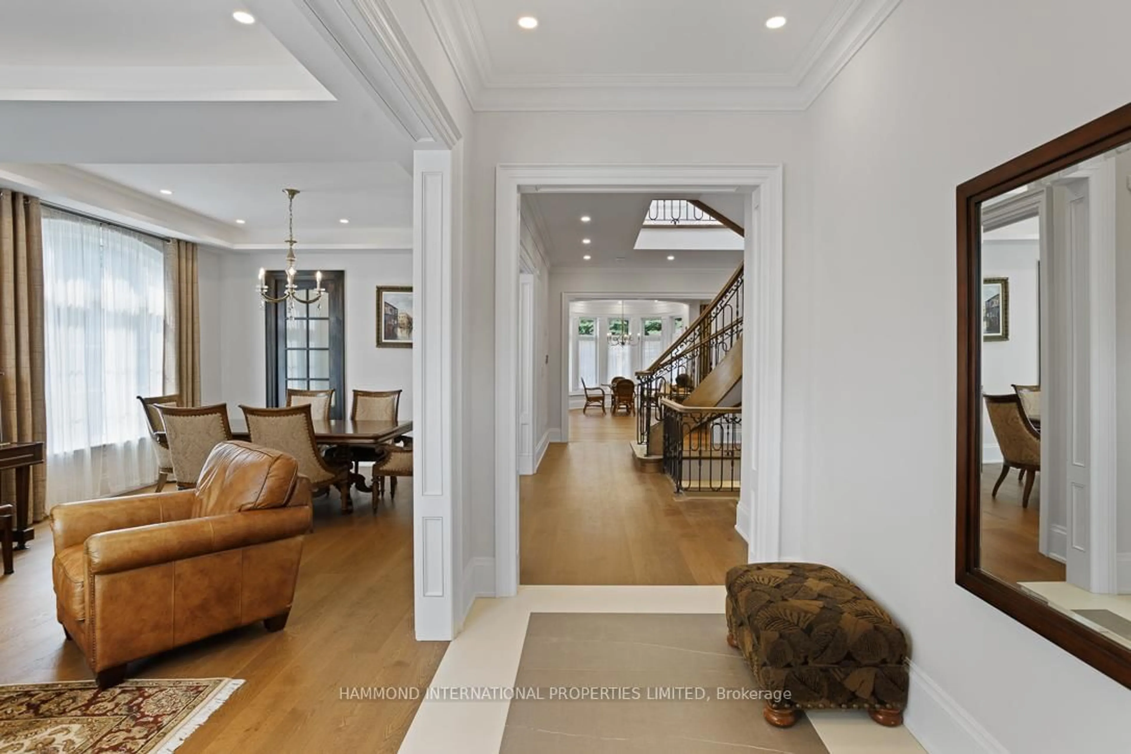 Indoor foyer for 173 Millpond Crt, Richmond Hill Ontario L4C 4W4