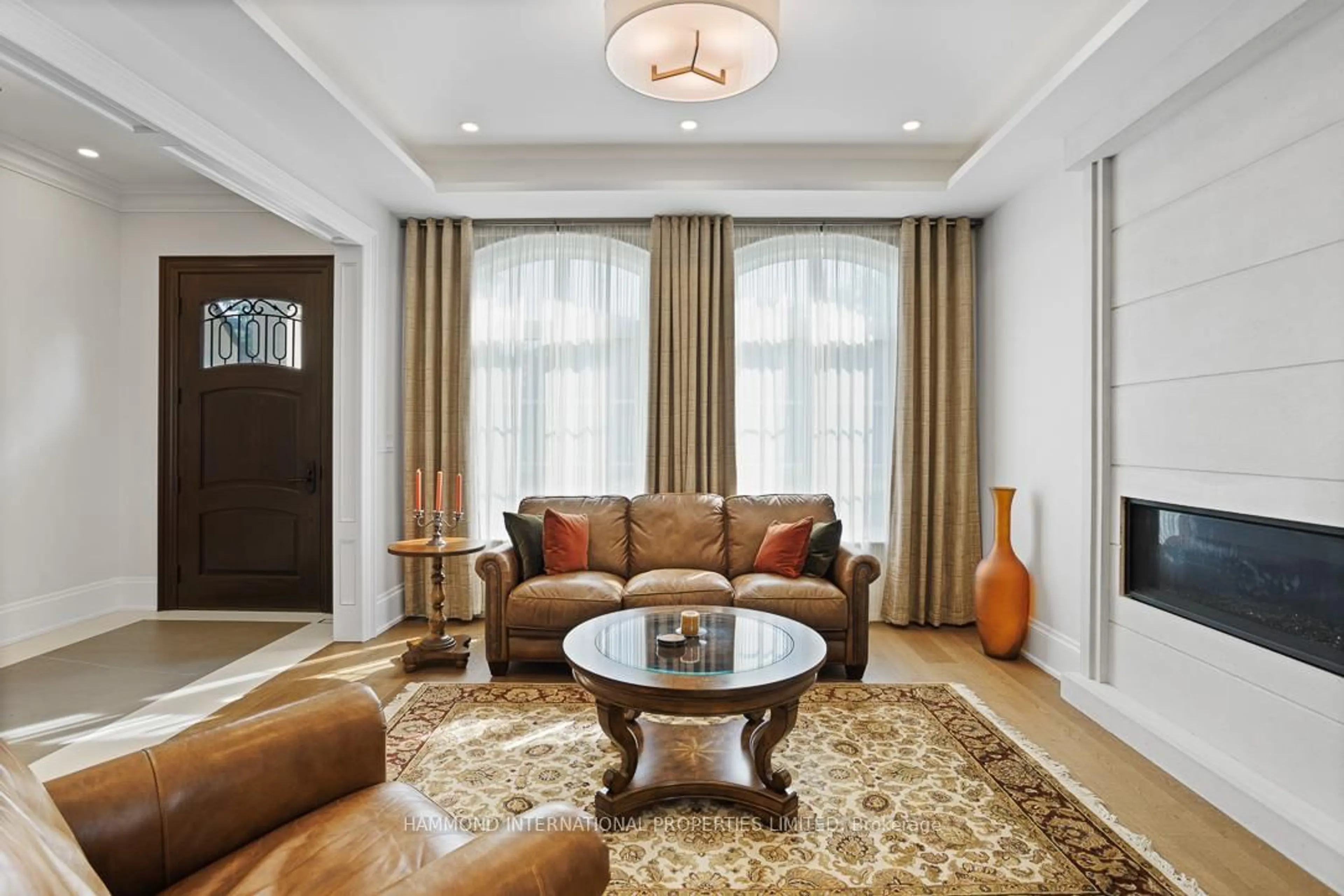 Living room with furniture, unknown for 173 Millpond Crt, Richmond Hill Ontario L4C 4W4