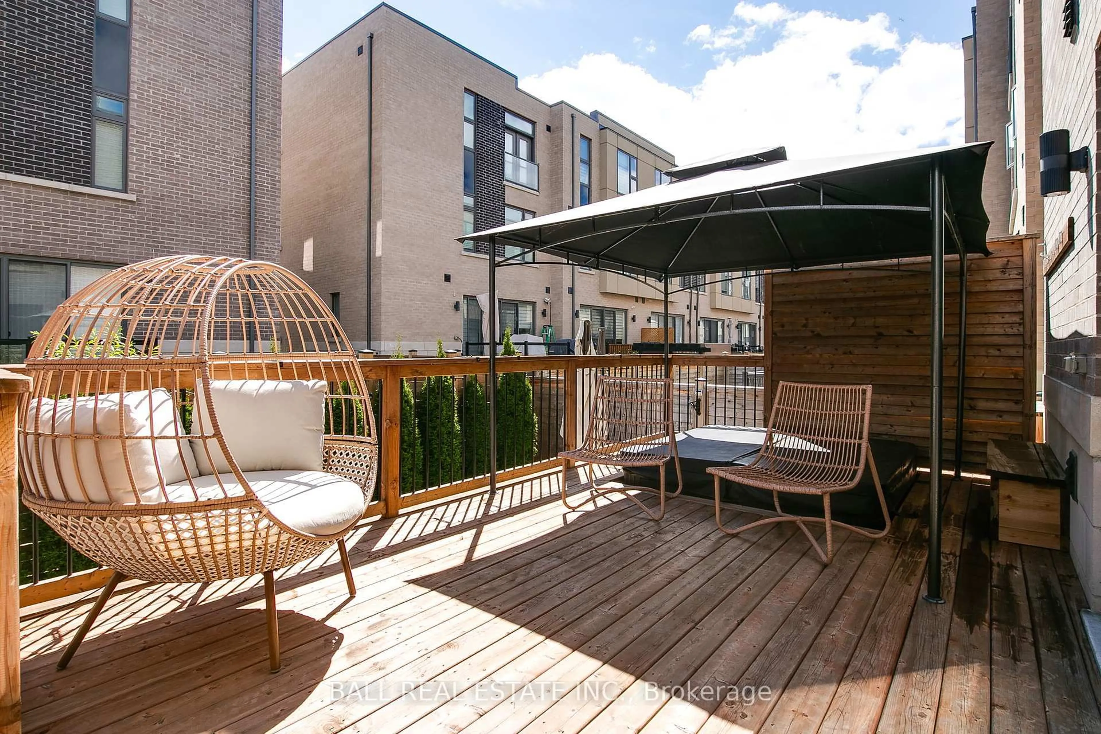 Patio, street for 255 Smallwood Circ, Vaughan Ontario L4J 0K8