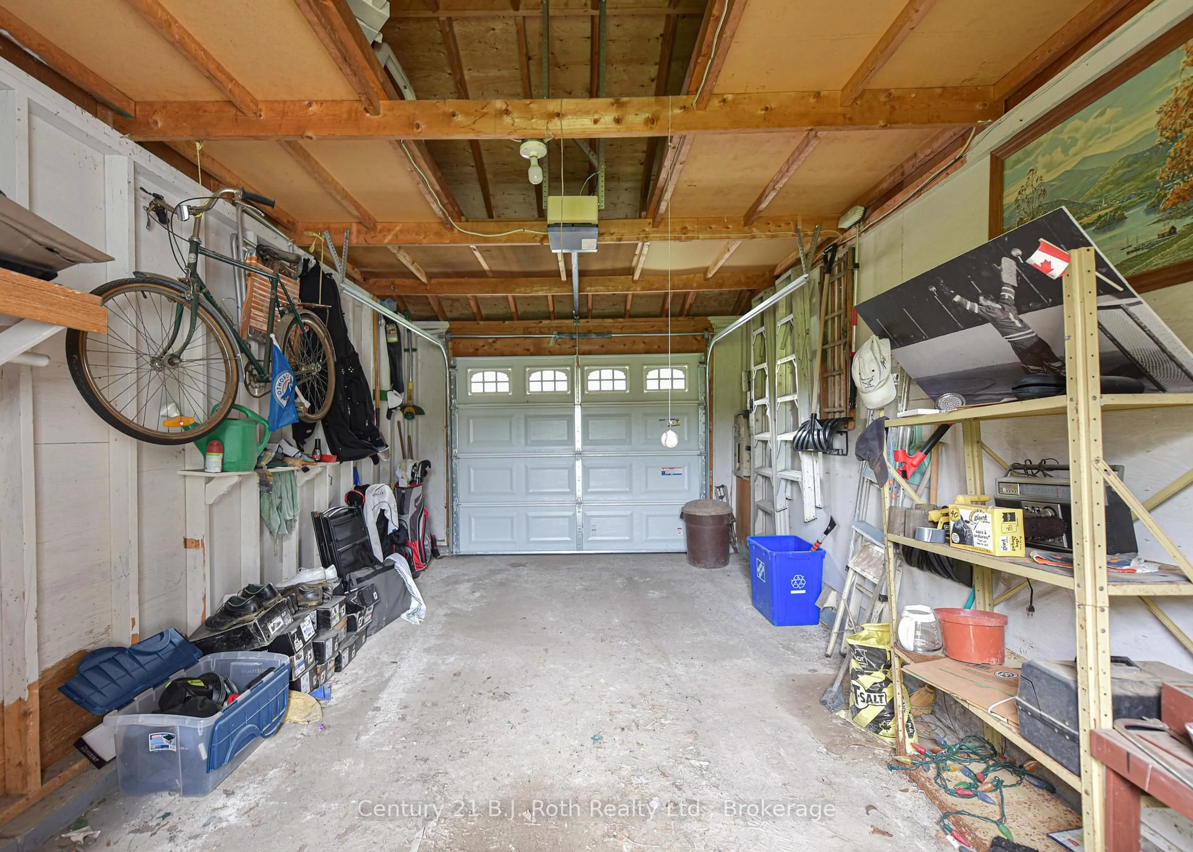 Indoor garage for 56 TECUMSETH PINES Dr, New Tecumseth Ontario L0G 1W0