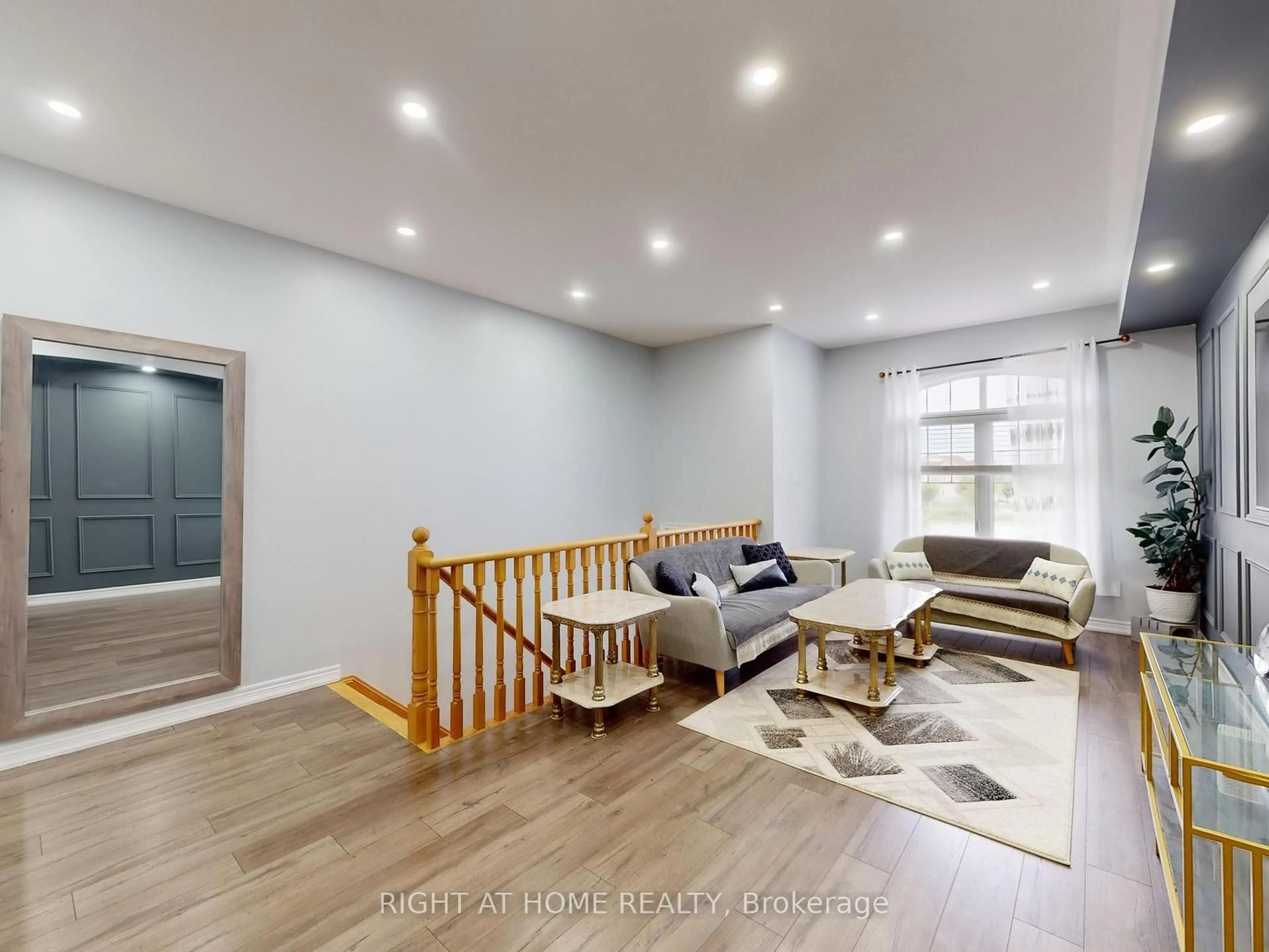 Living room with furniture, wood/laminate floor for 168 Dundas Way, Markham Ontario L6E 0T1
