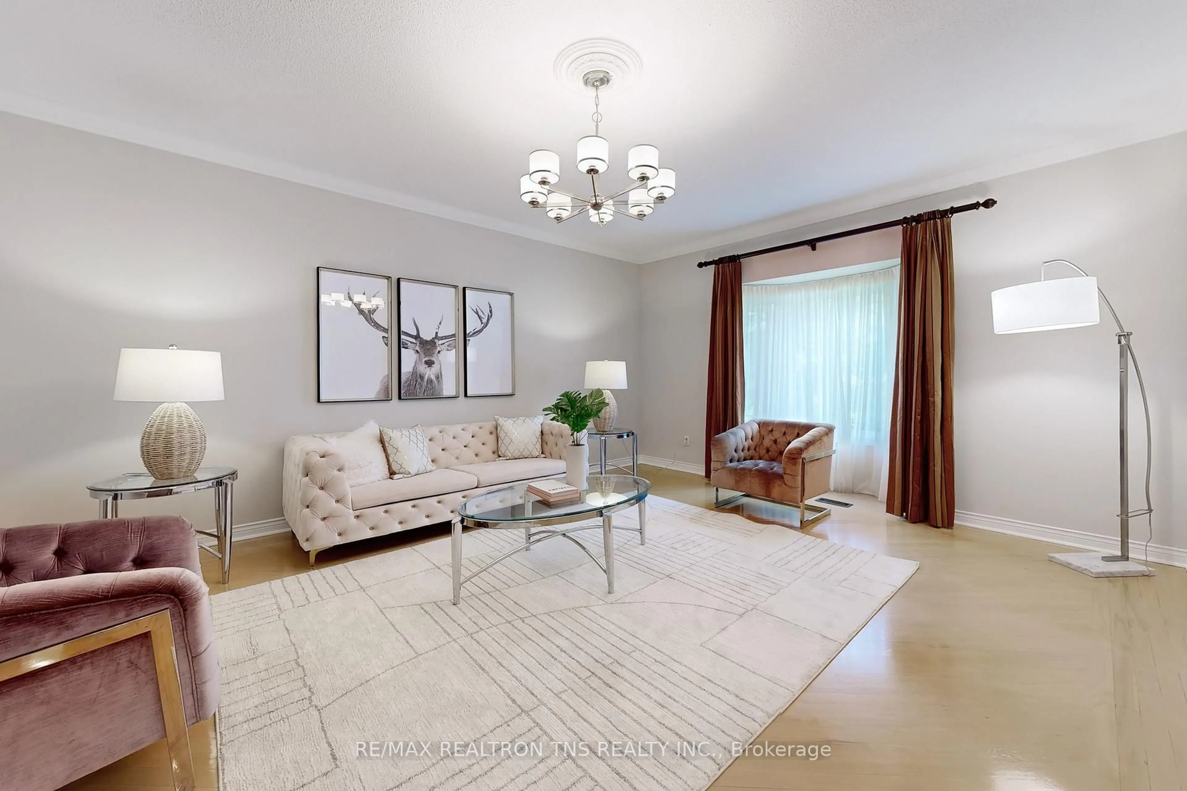 Living room with furniture, unknown for 56 Wingate Cres, Richmond Hill Ontario L4B 3J3