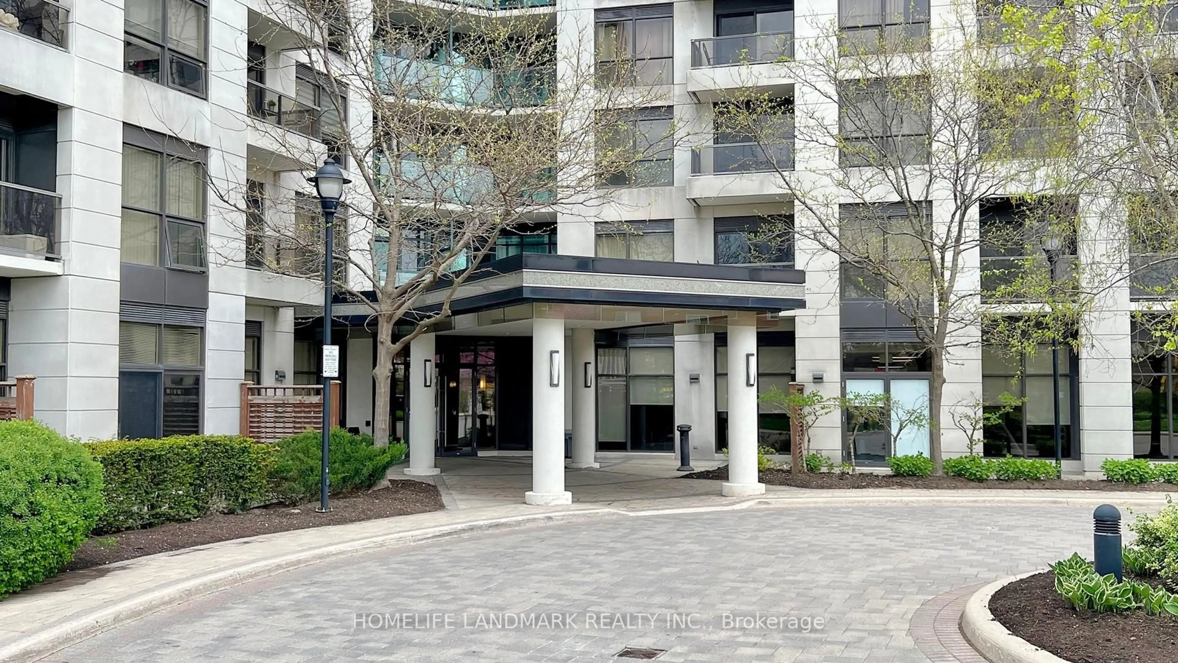 Indoor foyer for 18 Harding Blvd #912, Richmond Hill Ontario L4C 0T3
