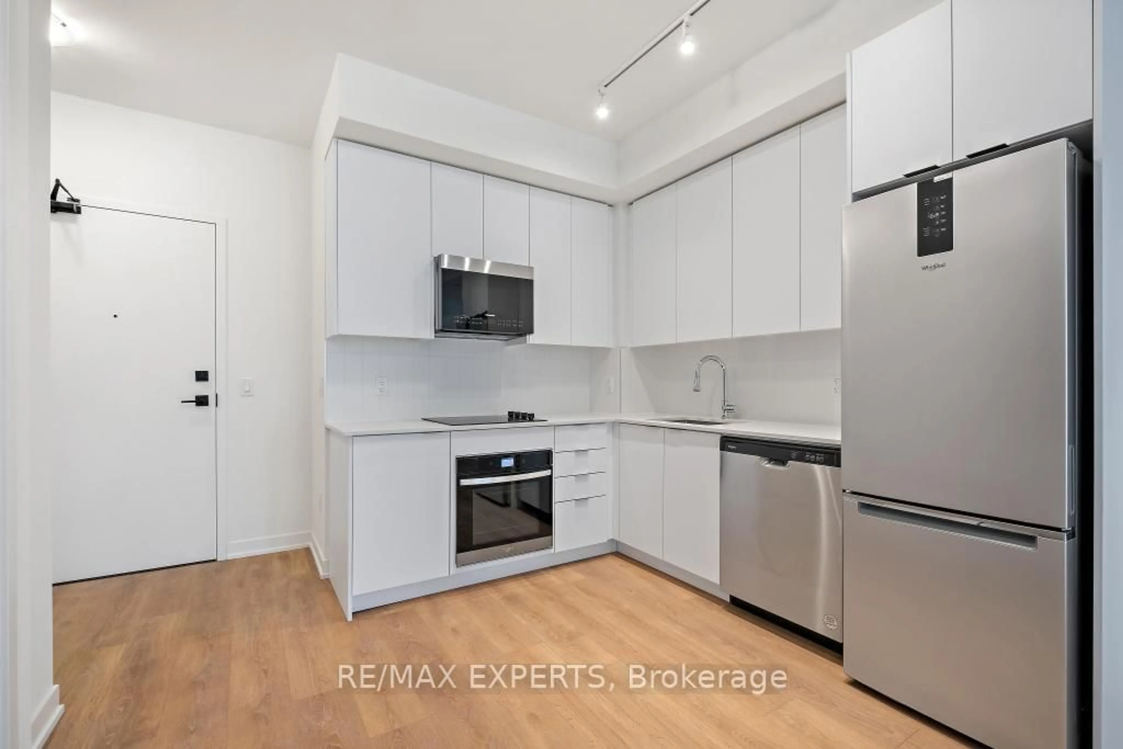 Standard kitchen, wood/laminate floor for 10 Abeja St #1414, Vaughan Ontario L4K 0R4