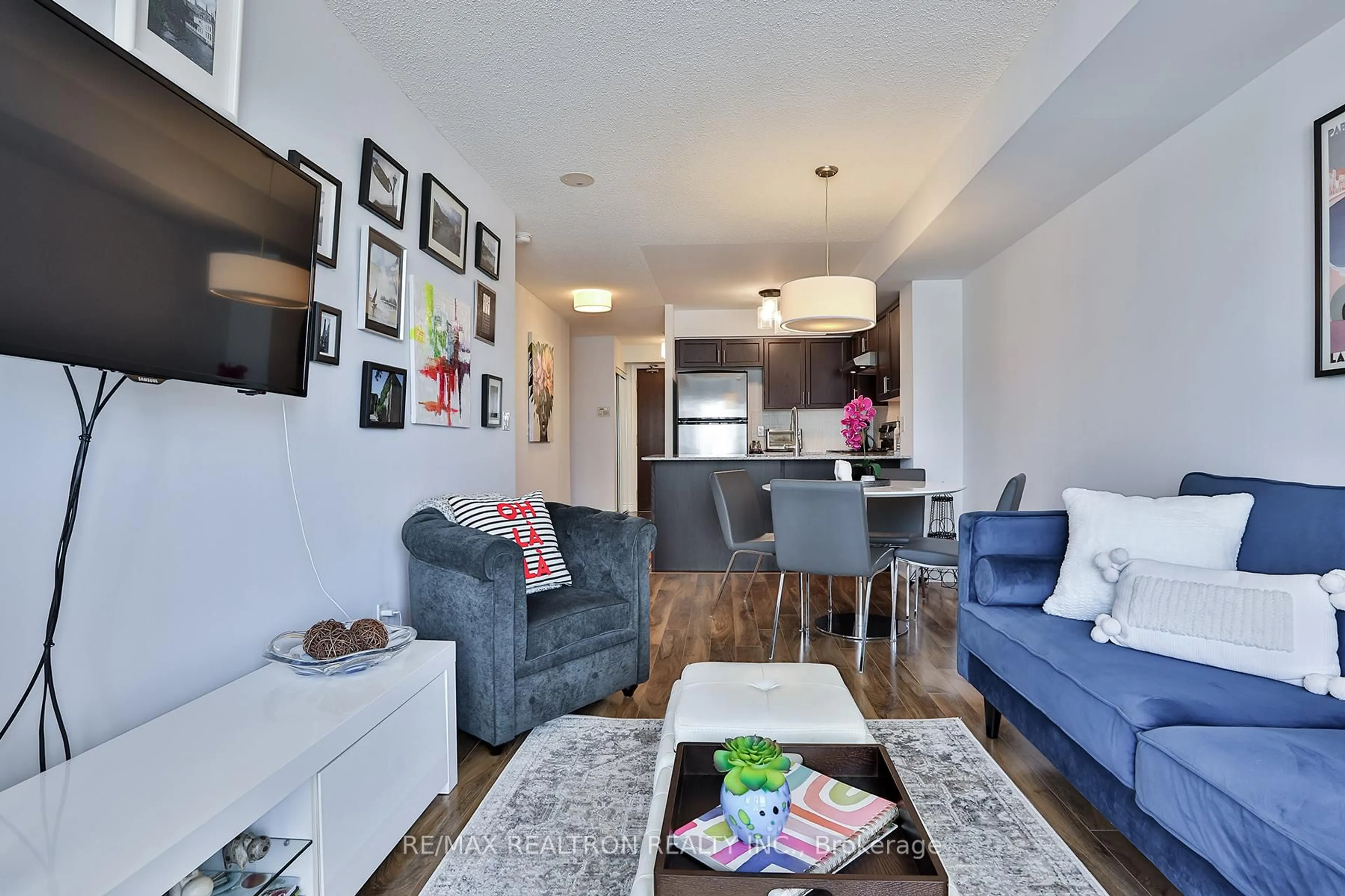 Living room with furniture, wood/laminate floor for 7 North Park Rd #404, Vaughan Ontario L4J 0C9