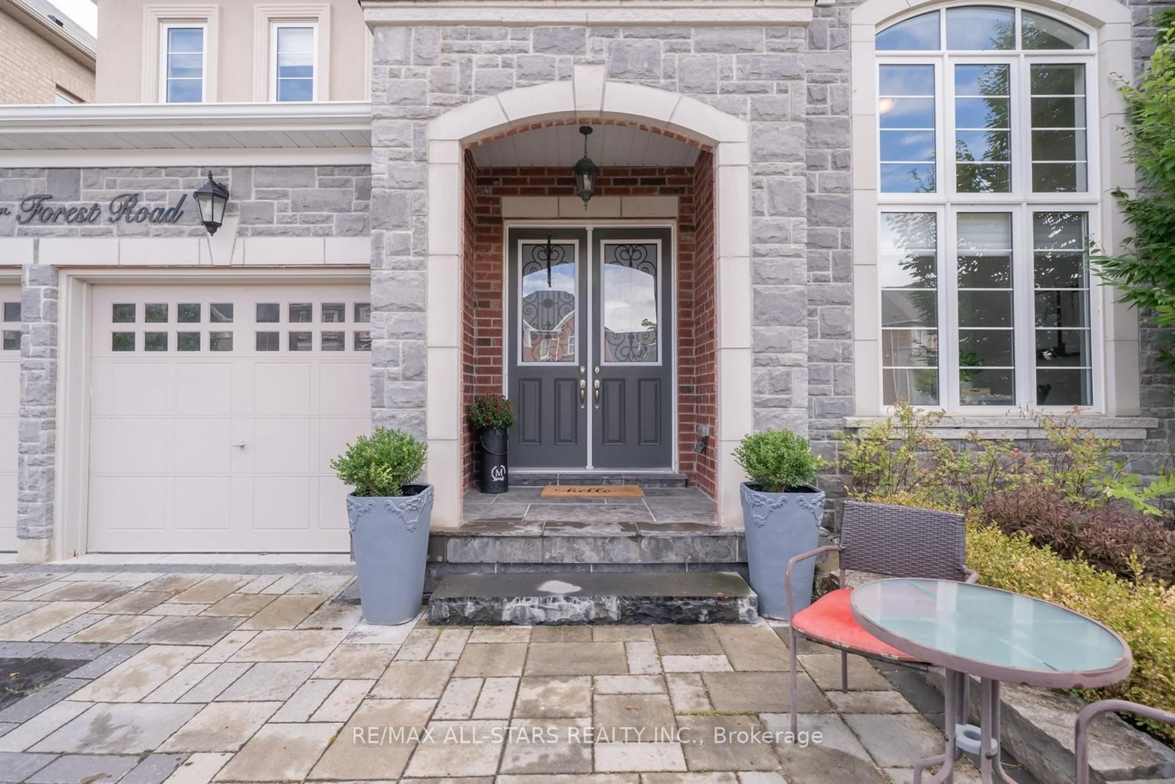 Unknown for 61 Manor Forest Rd, East Gwillimbury Ontario L0G 1M0