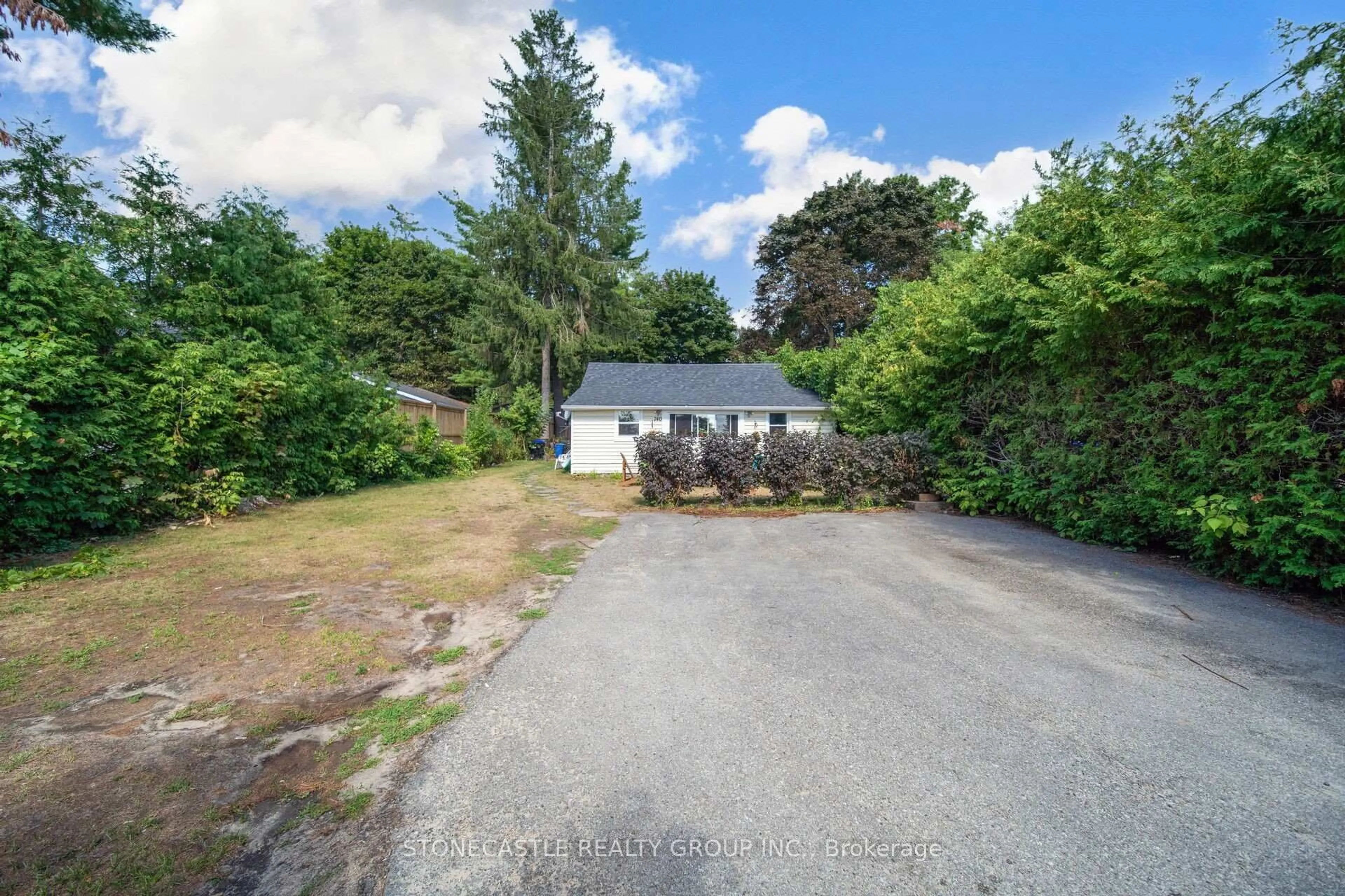 A pic from outside/outdoor area/front of a property/back of a property/a pic from drone, street for 740 Lakelands Ave, Innisfil Ontario L9S 4E6
