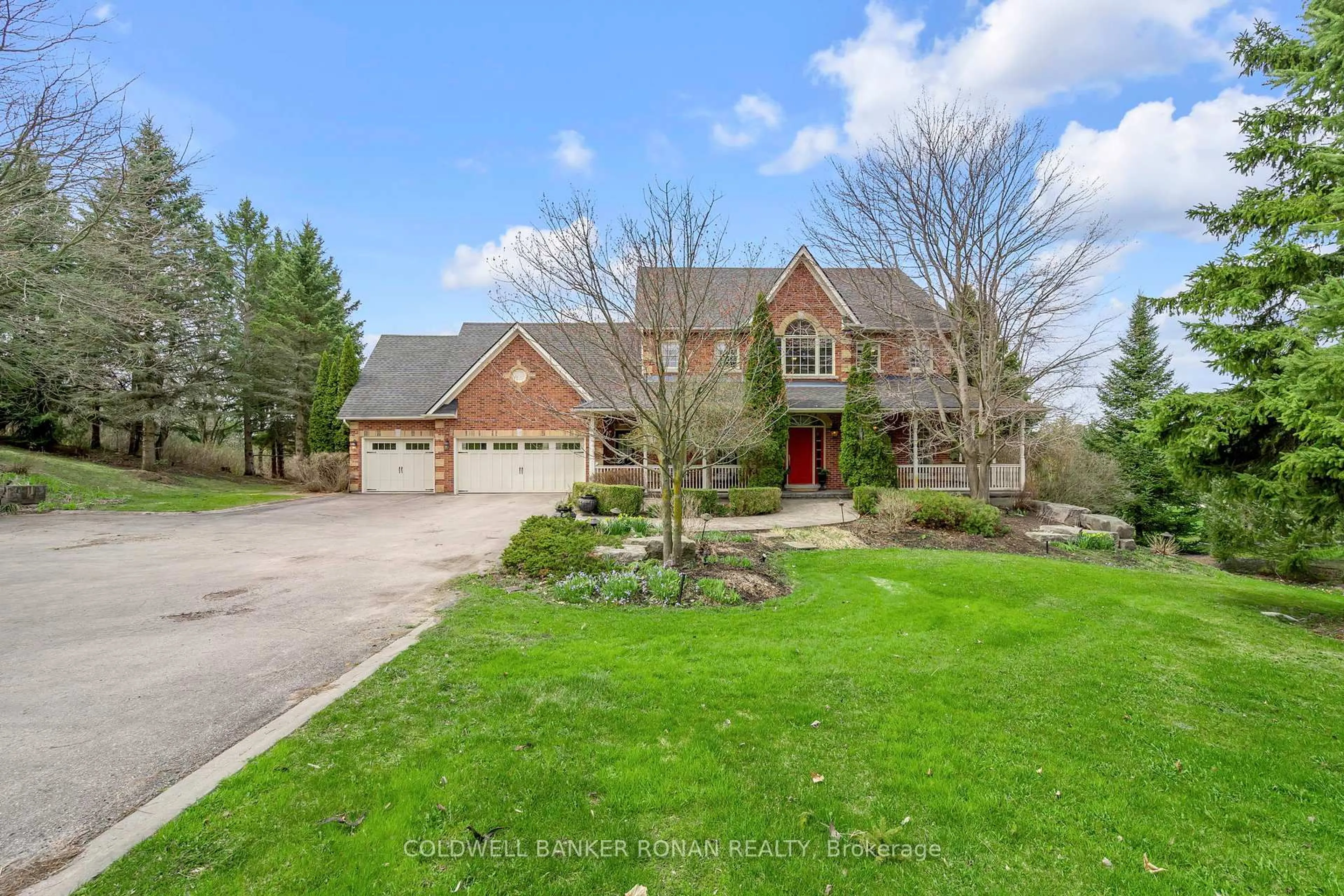 A pic from outside/outdoor area/front of a property/back of a property/a pic from drone, water/lake/river/ocean view for 38 Tecumseth Heights Dr, New Tecumseth Ontario L0G 1W0