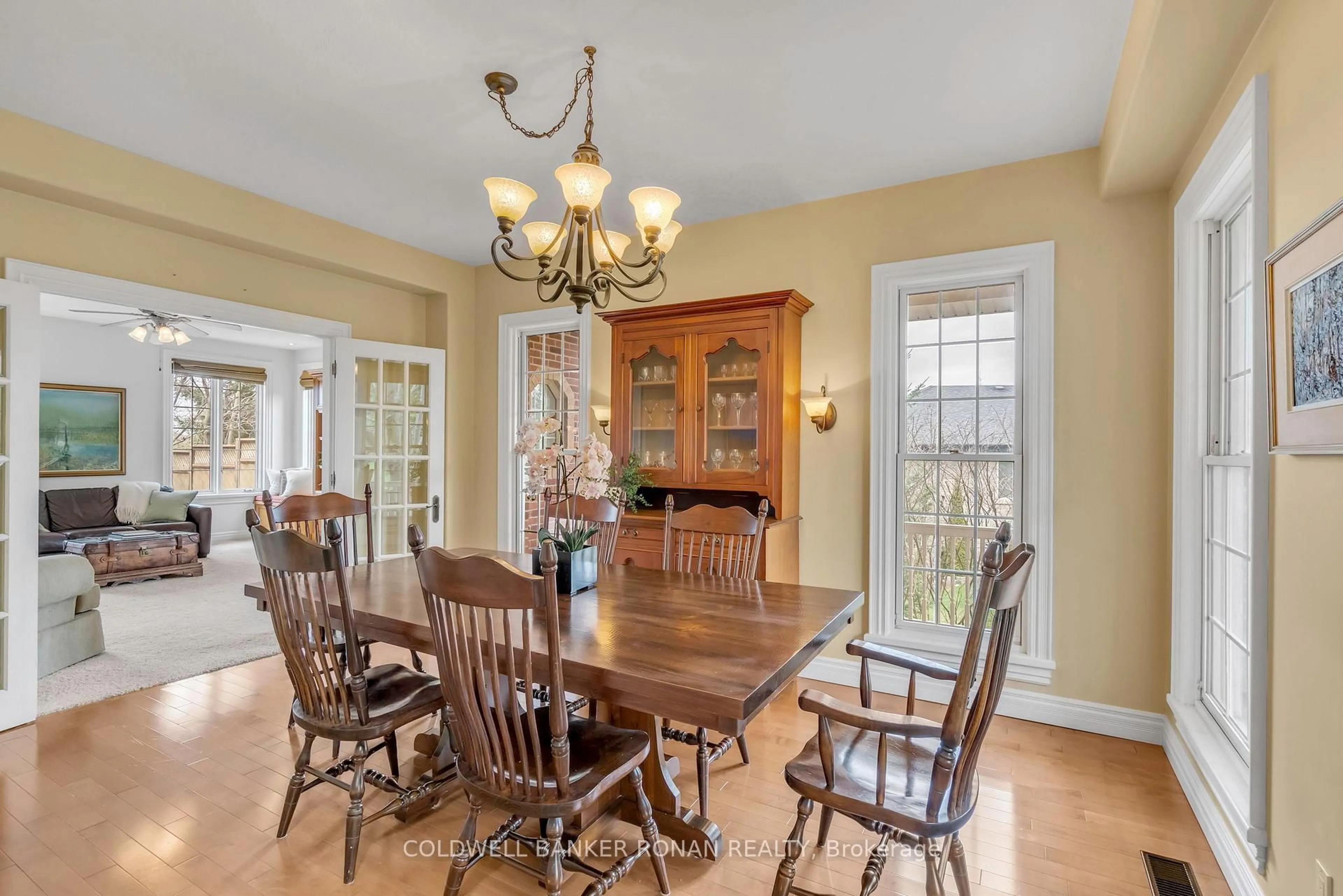 Dining room, unknown for 38 Tecumseth Heights Dr, New Tecumseth Ontario L0G 1W0