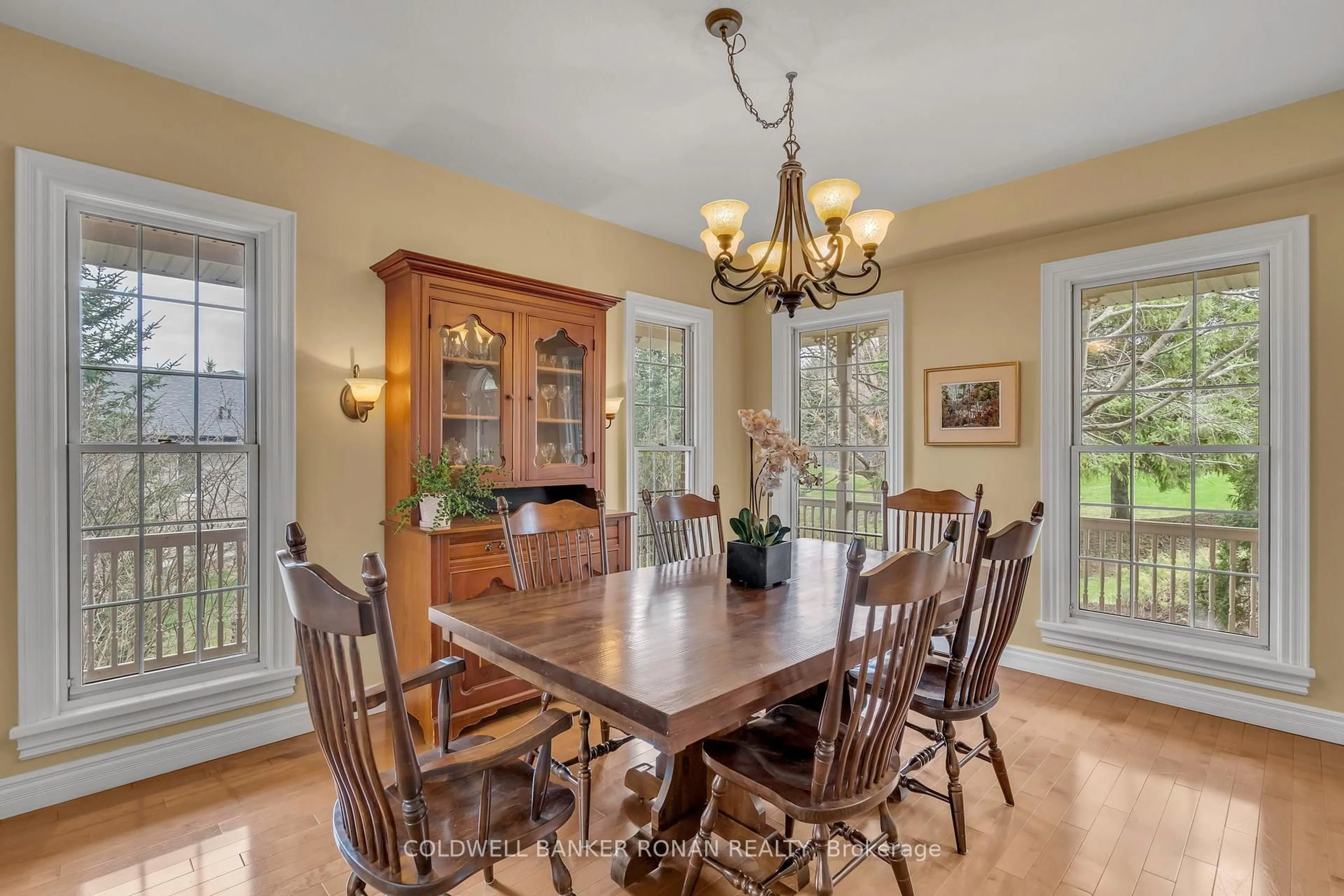 Dining room, wood/laminate floor for 38 Tecumseth Heights Dr, New Tecumseth Ontario L0G 1W0